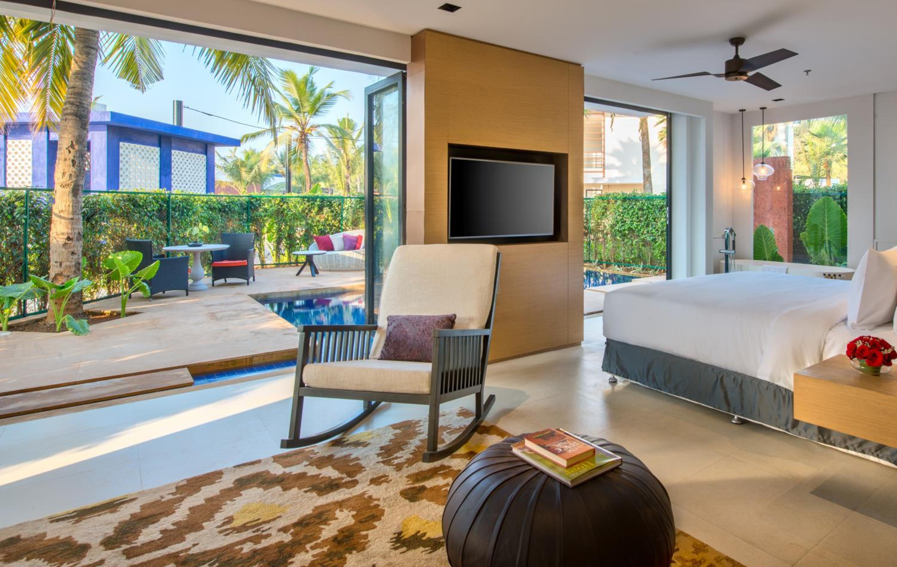 Deluxe Pool Villa with Private Pool - 20% discount on Spa & Laundry, Butler Service and All day breakfast (7 am to 7 pm) at La Concha - Photo 1