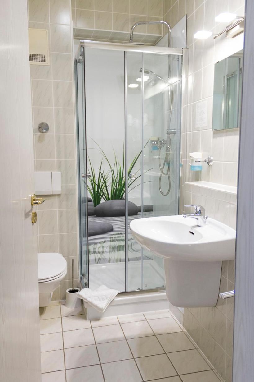 Double or Twin Room - Photo 2