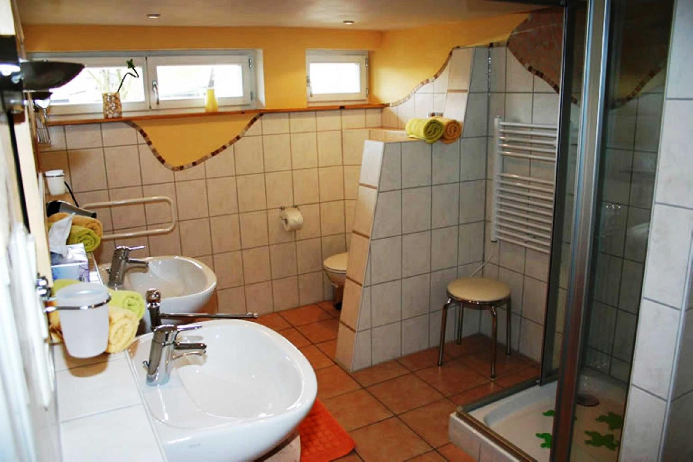 Two-Bedroom Apartment with Shower  photo 3
