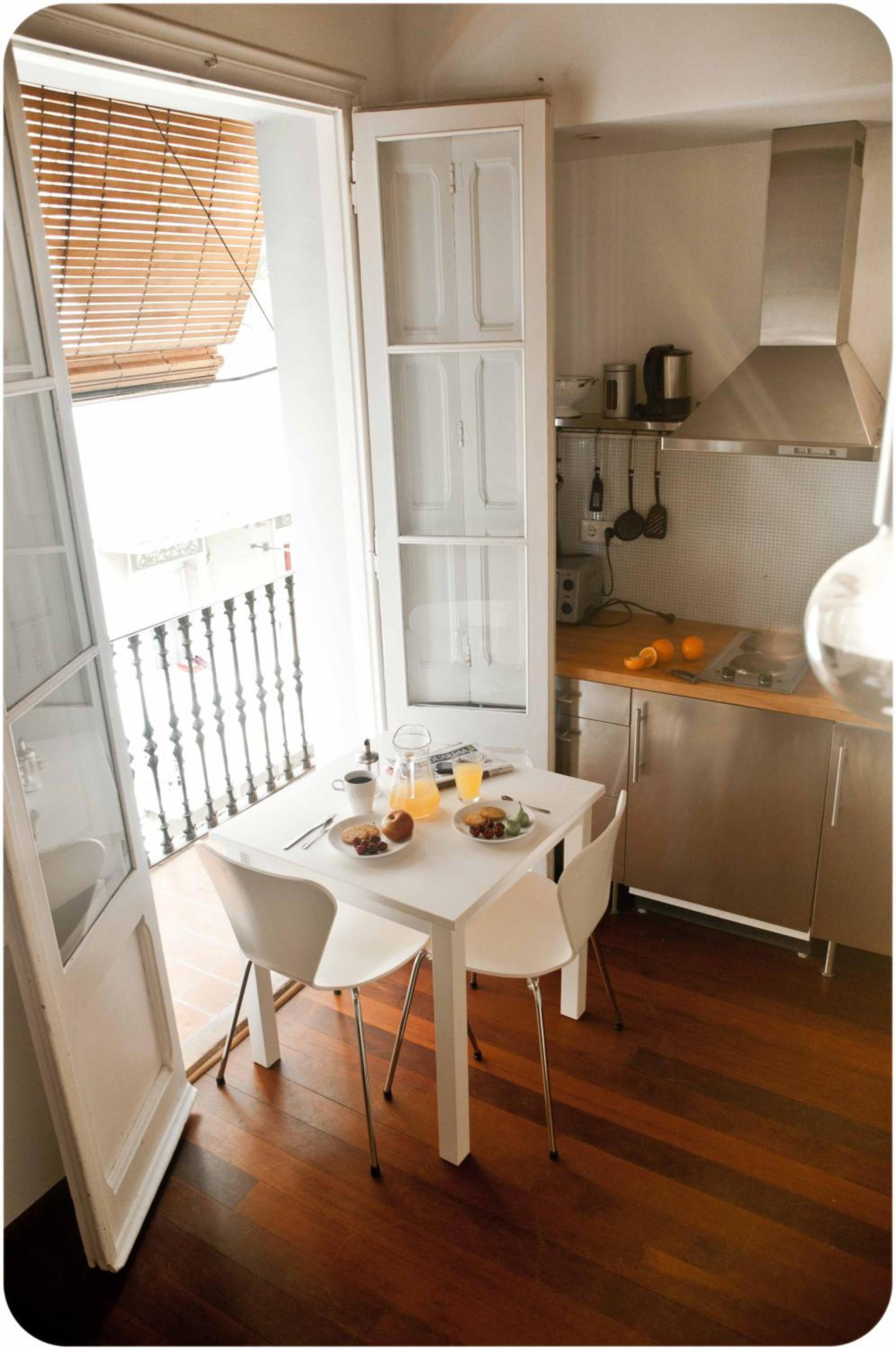 Apartment with Balcony photo 3