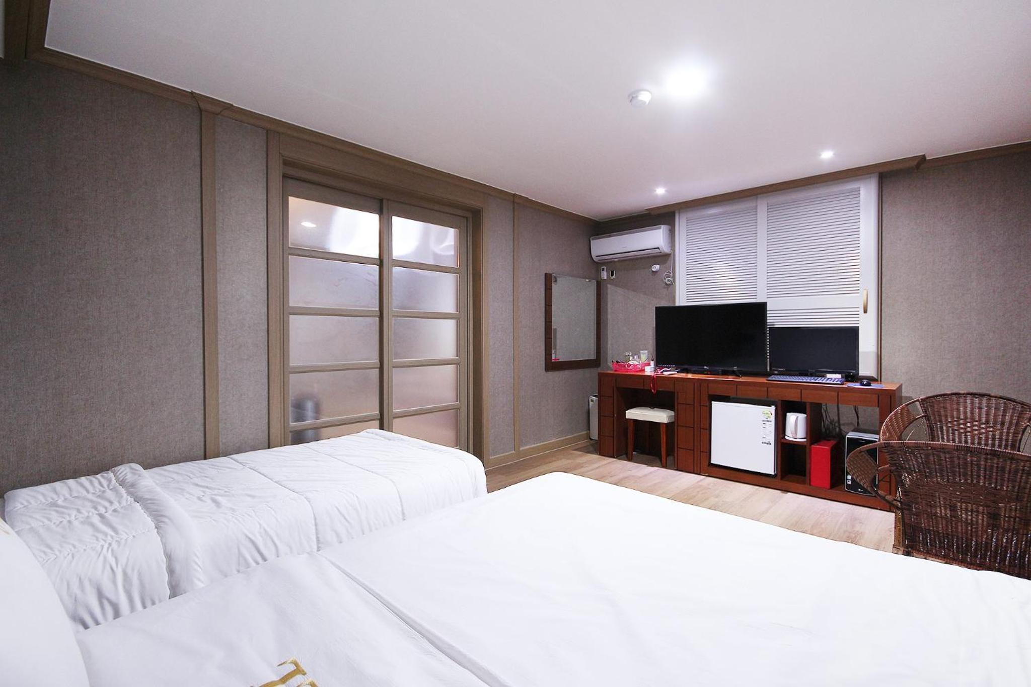 Deluxe Triple Room photo 3