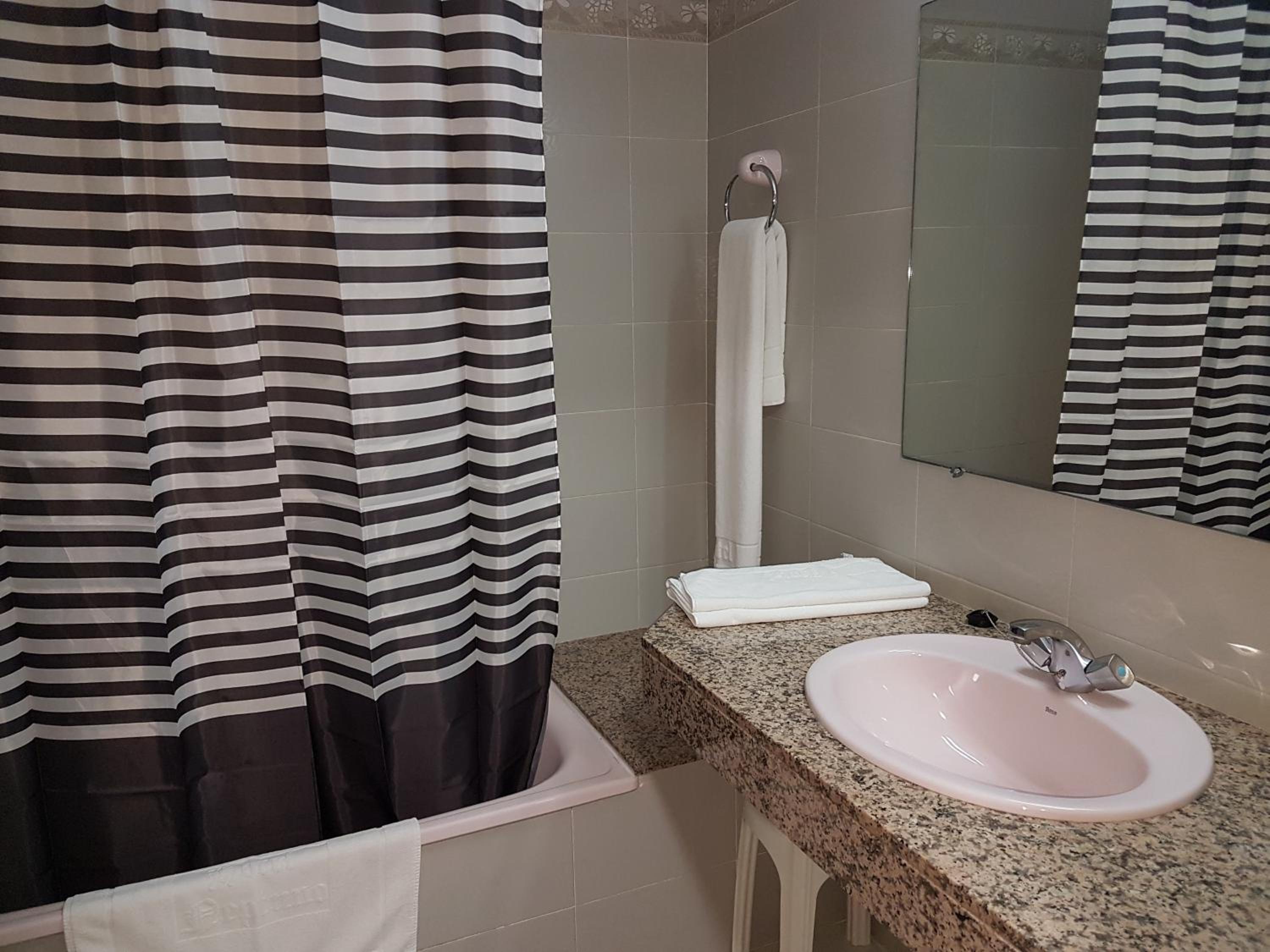 Twin Room with Balcony photo 2