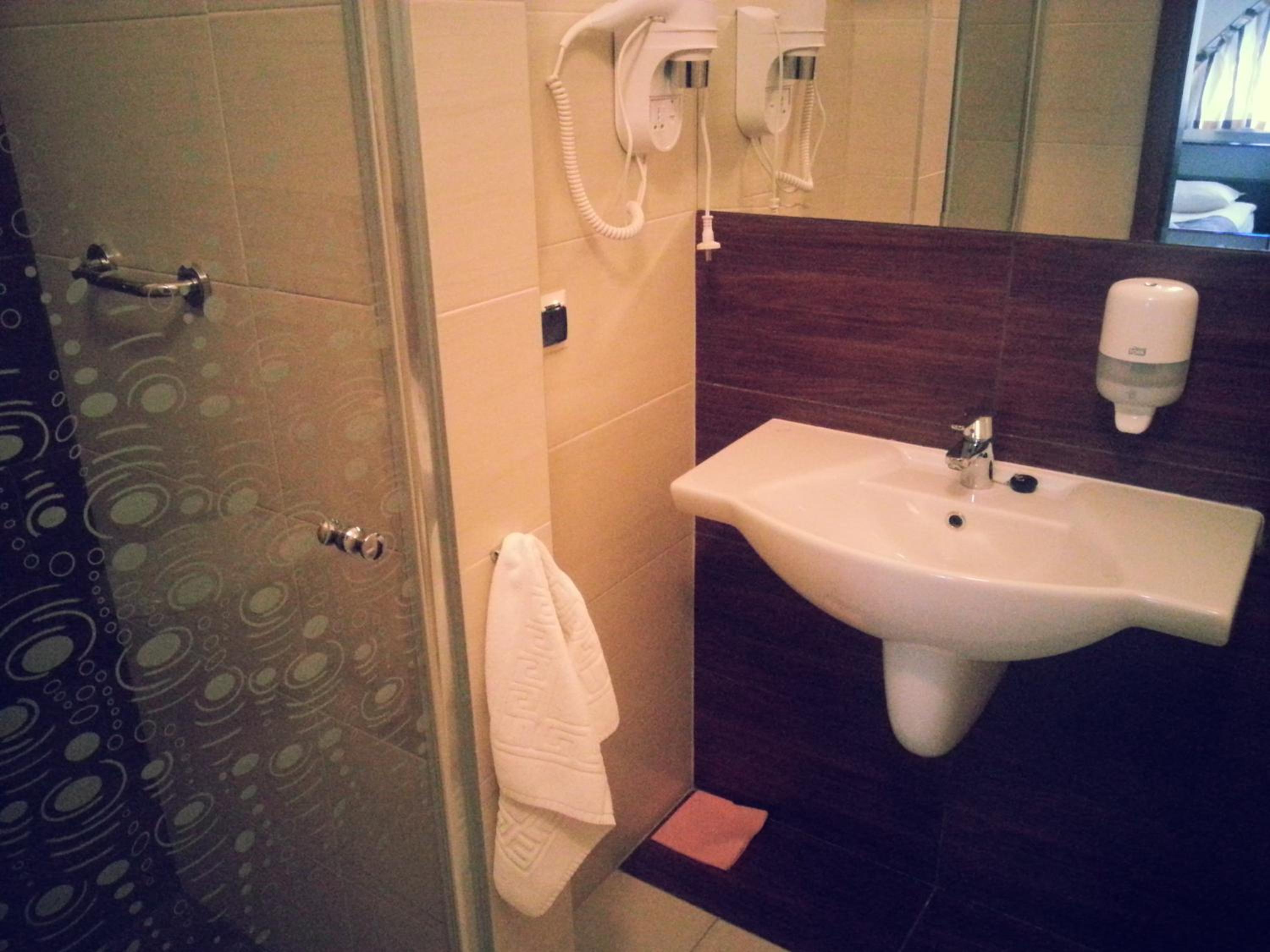 Twin Room - Photo 5