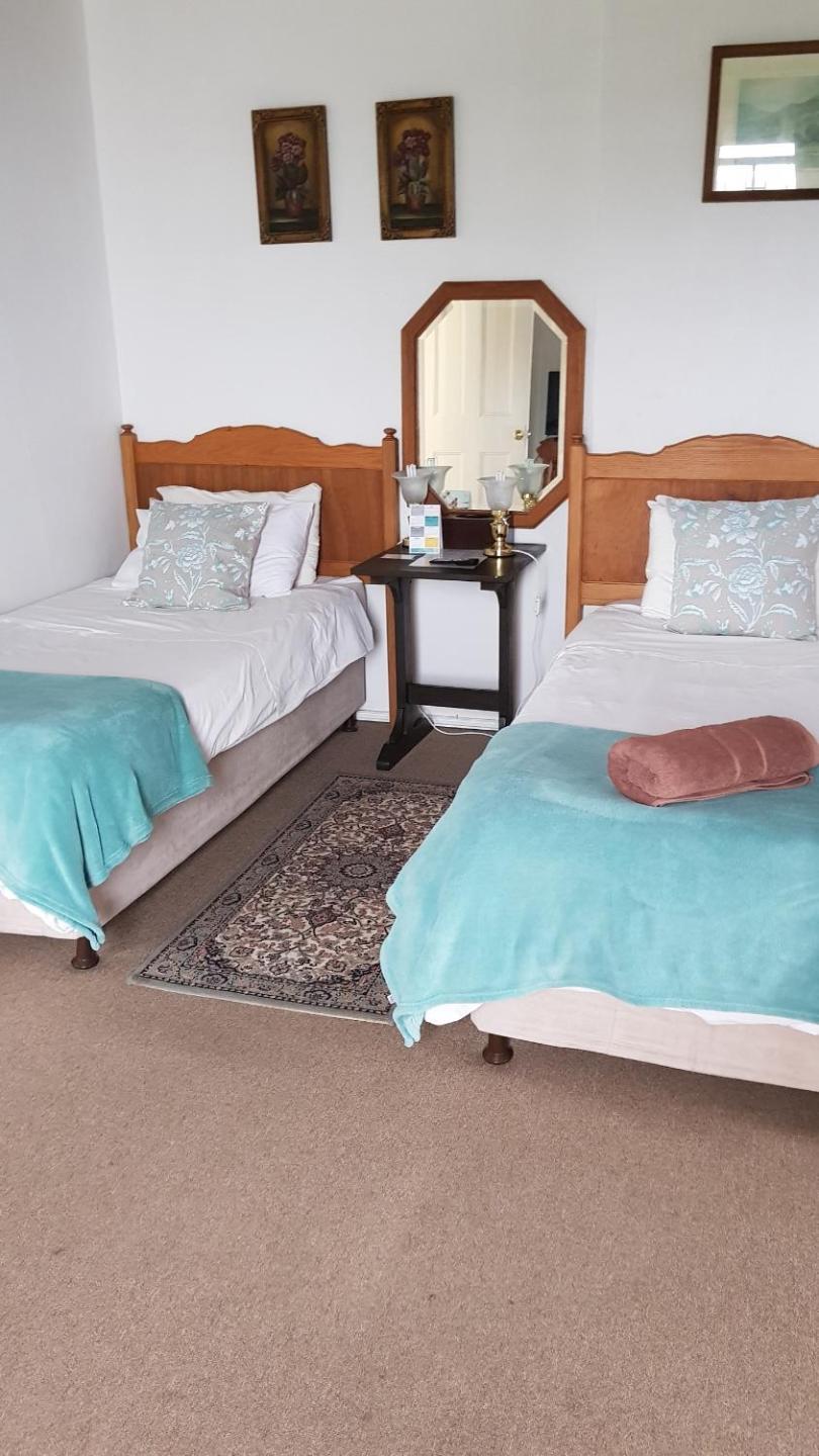 Twin Room - Photo 5