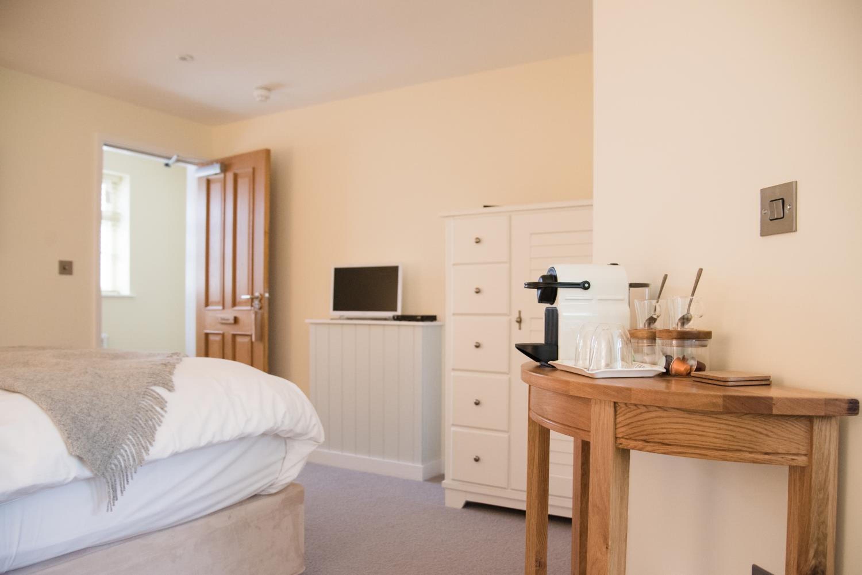 Deluxe Room - Photo 8