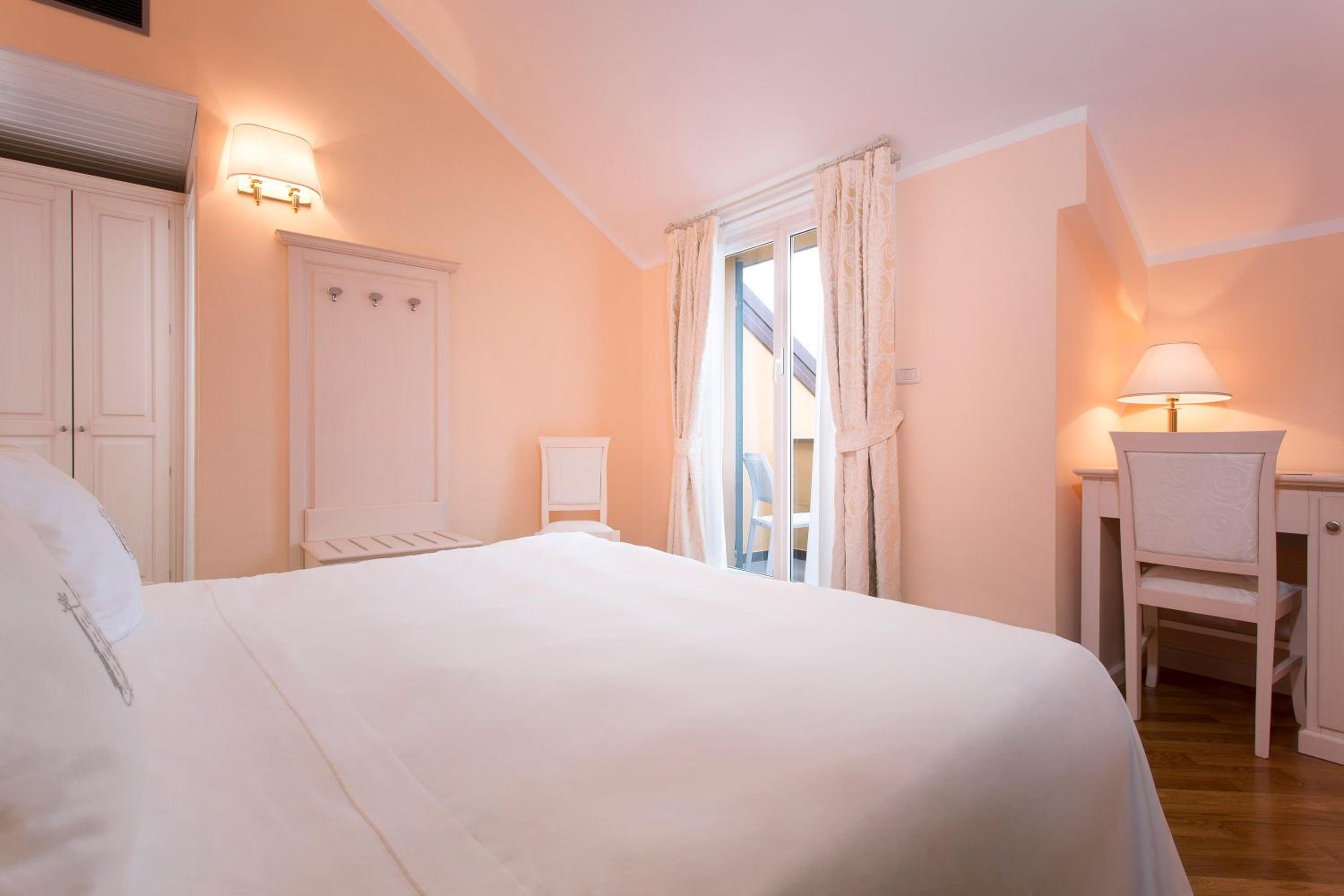 Standard Double Room - Photo 3