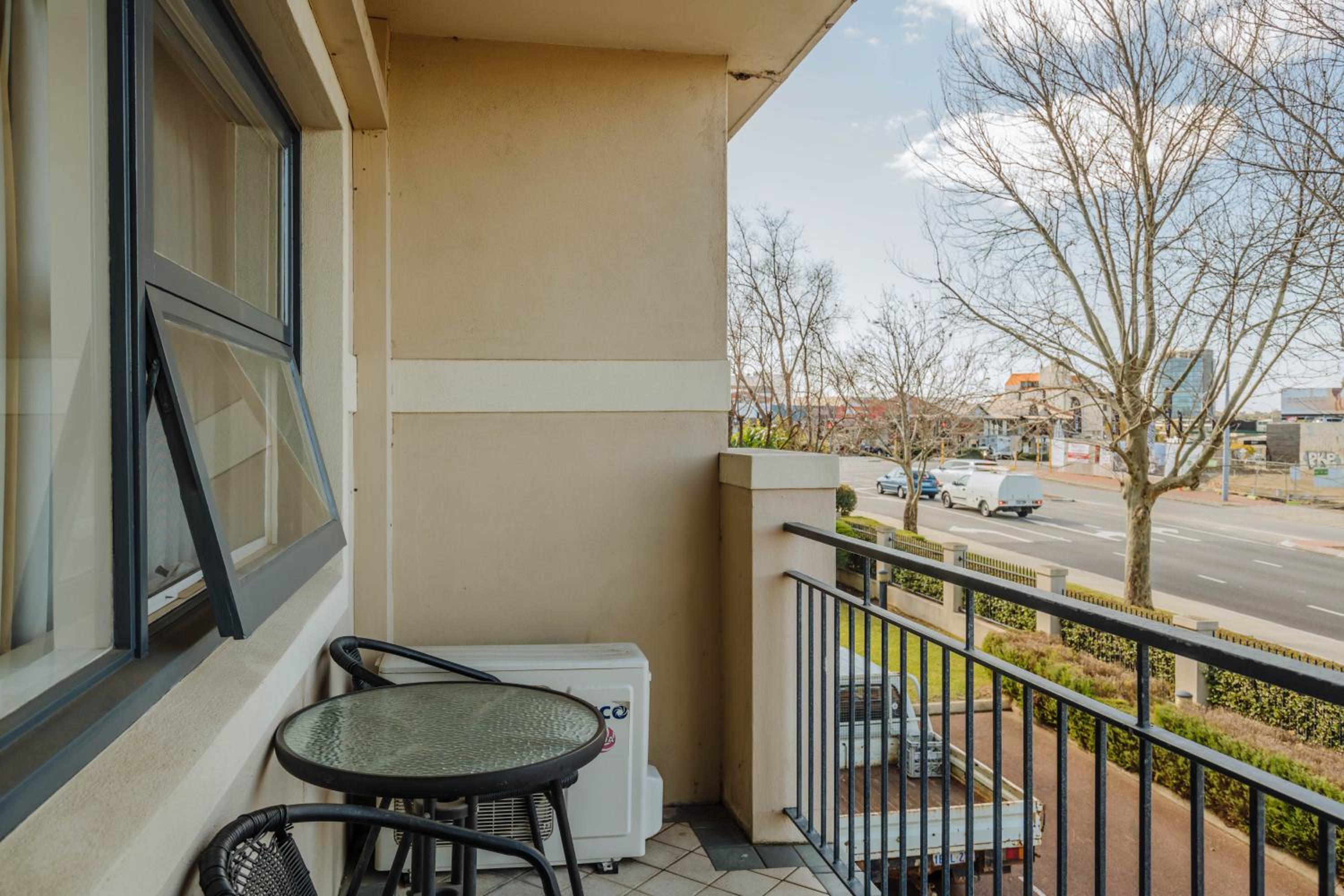 Apartment with Balcony photo 2