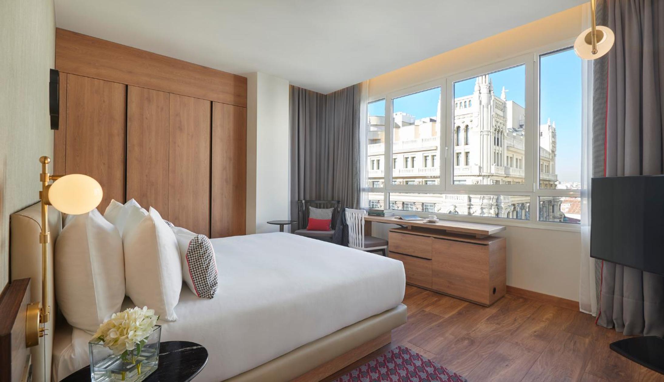 King Room with View thumbnail 6