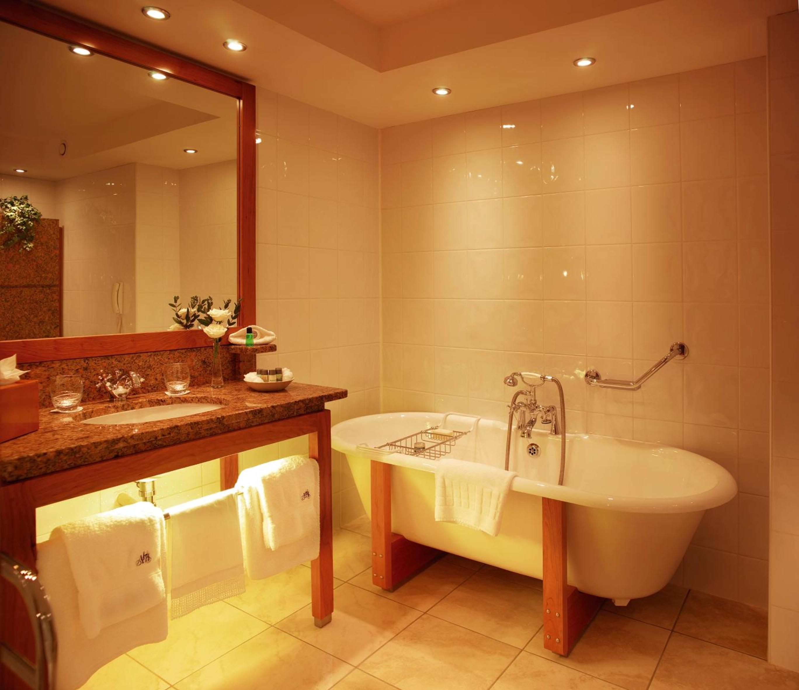 Double or Twin Room with Lake View - Photo 5