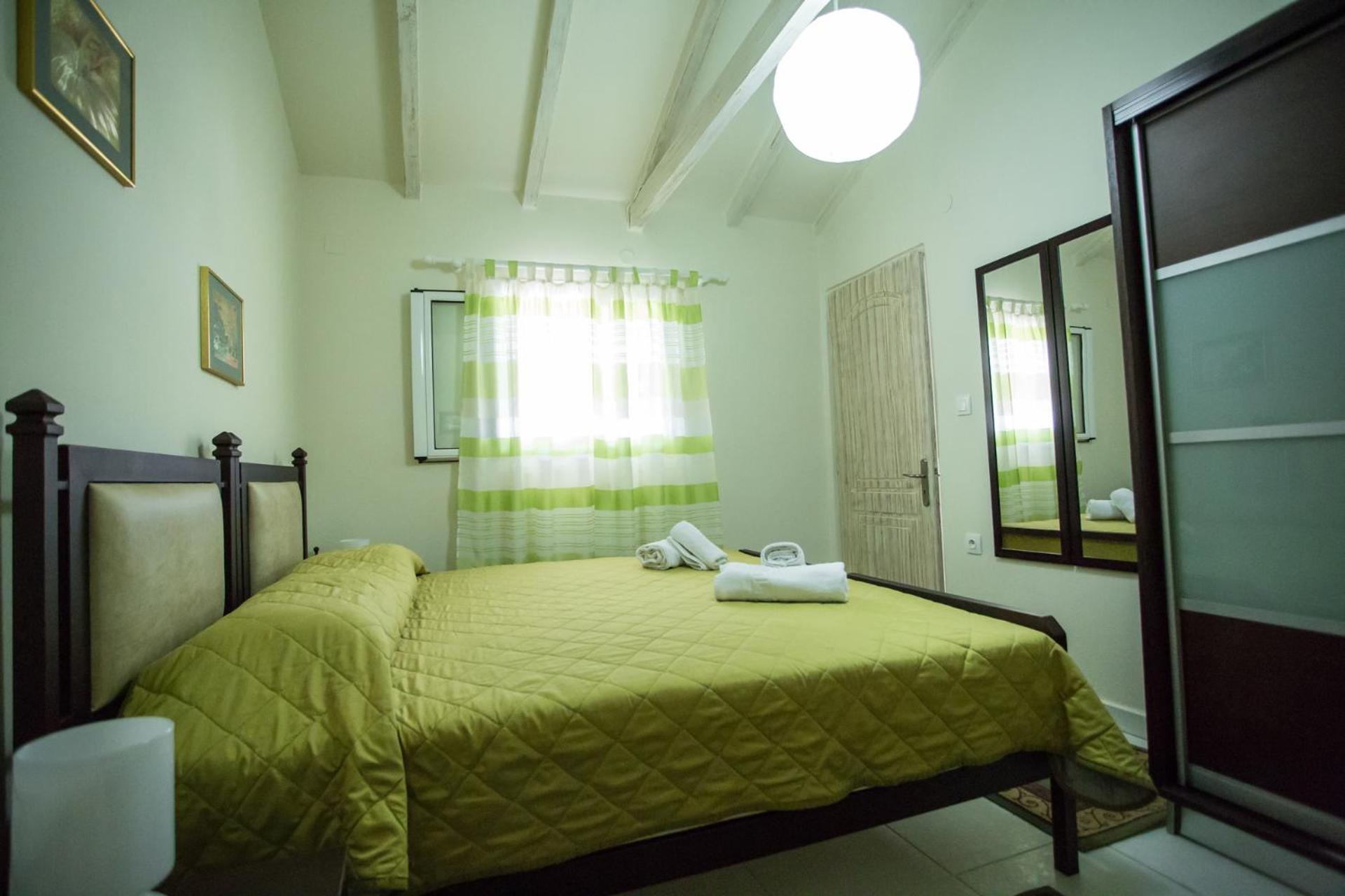 Studio Apartment - Photo 12