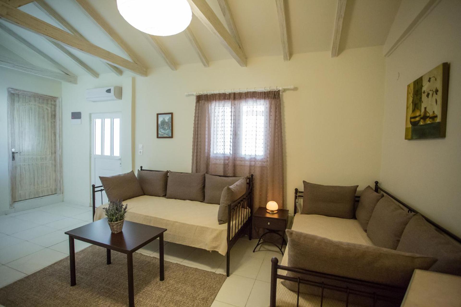 Studio Apartment - Photo 11