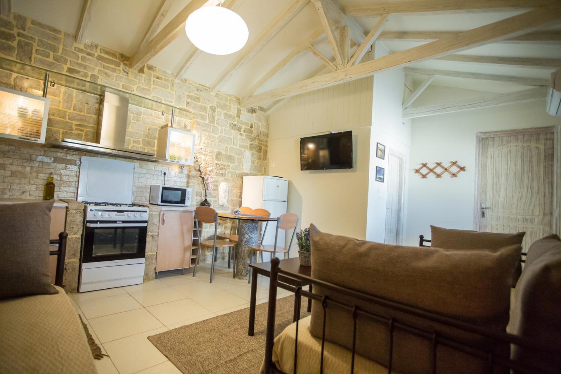 Studio Apartment - Photo 15