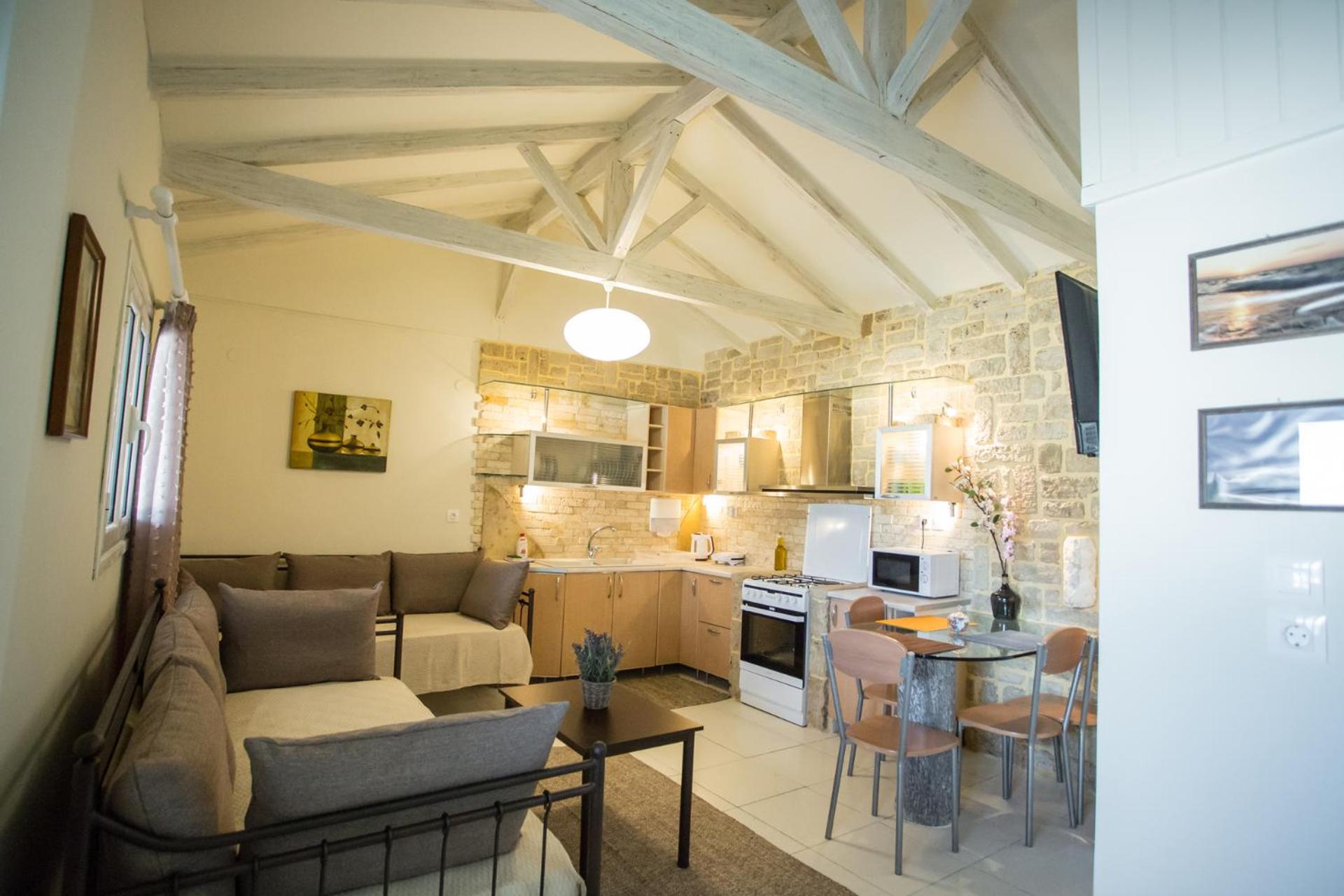 Studio Apartment - Photo 2