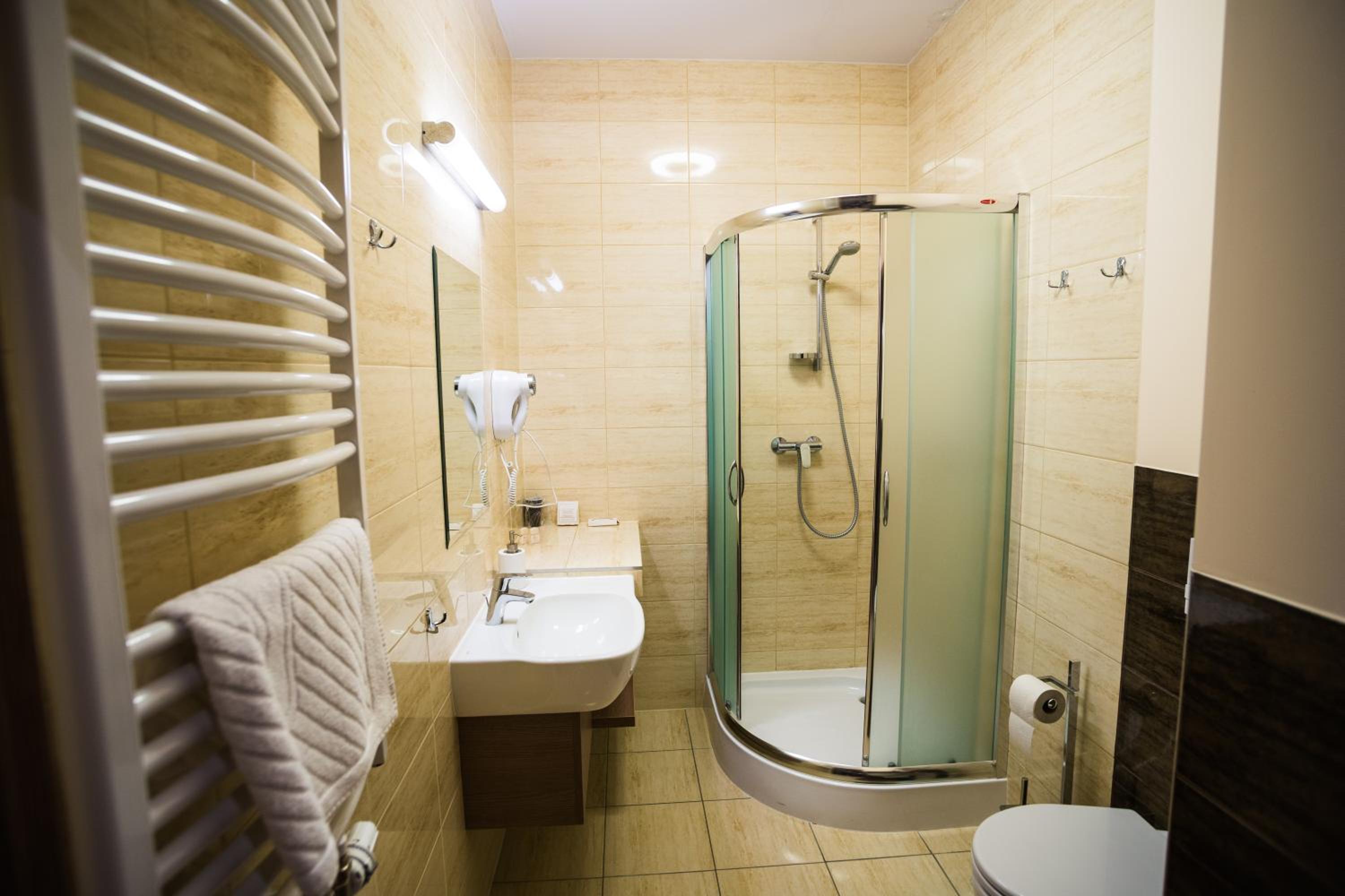 Double or Twin Room - Photo 5
