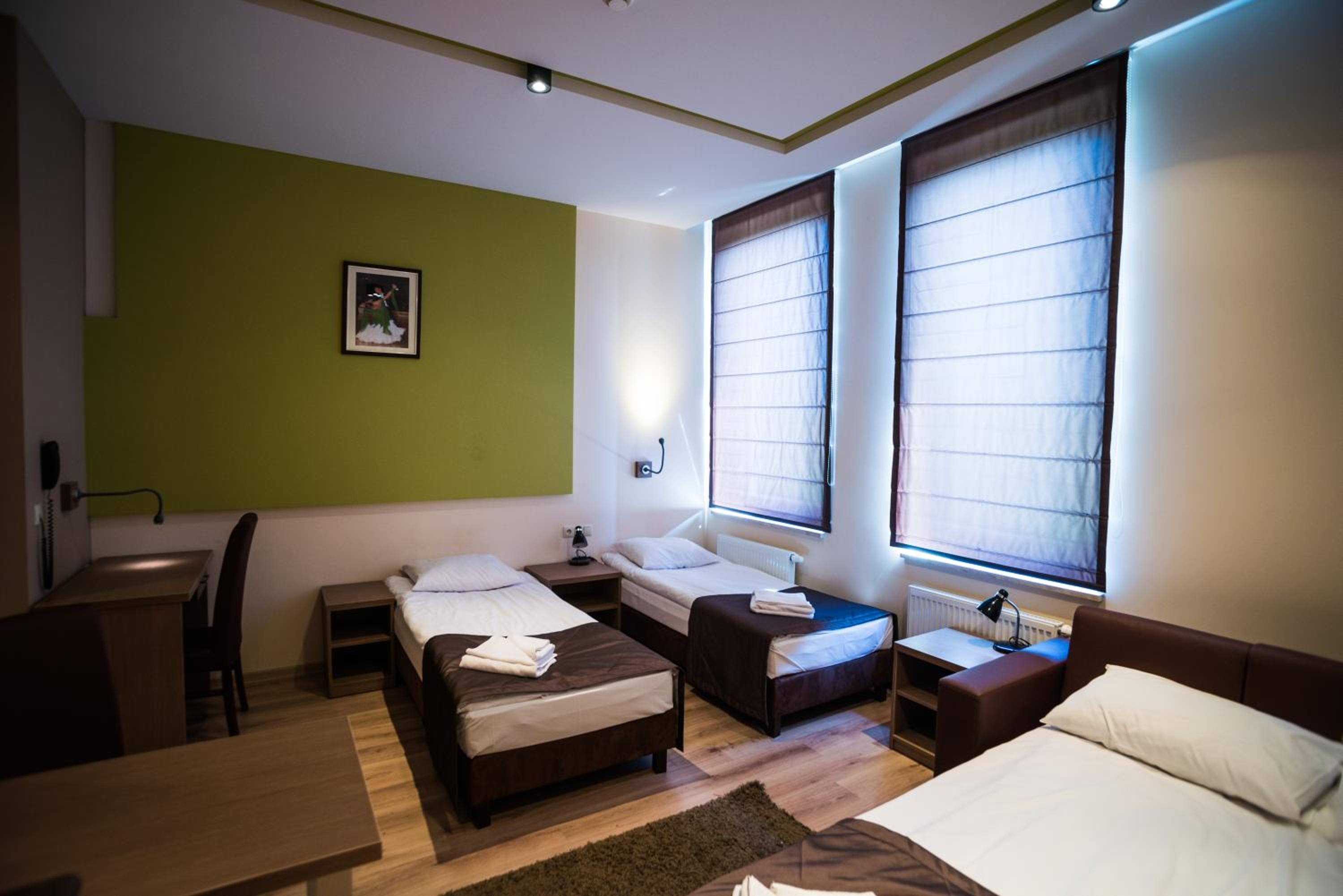 Triple Room with Private Bathroom - Photo 7
