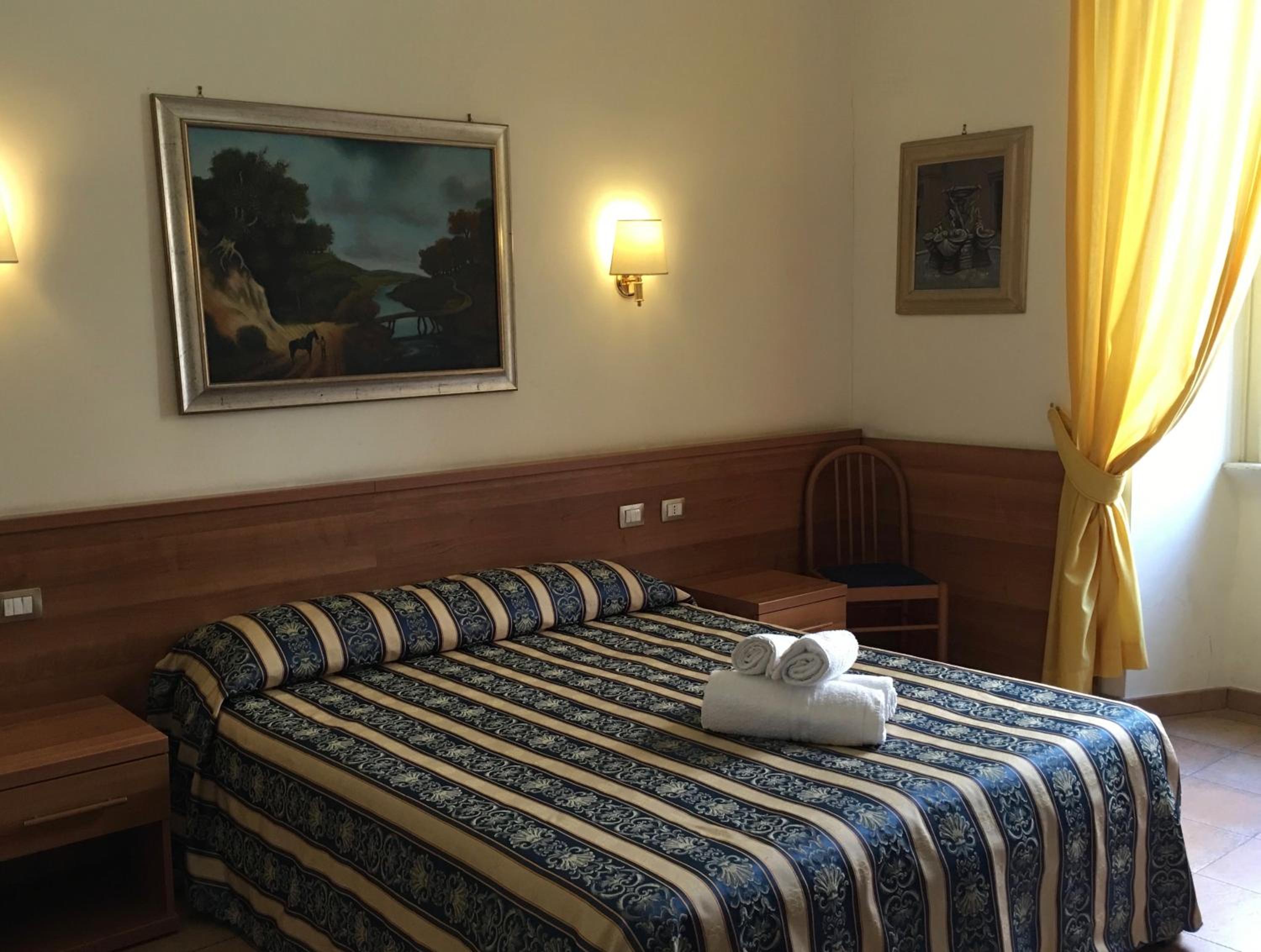 Standard Double or Twin Room - Photo 1
