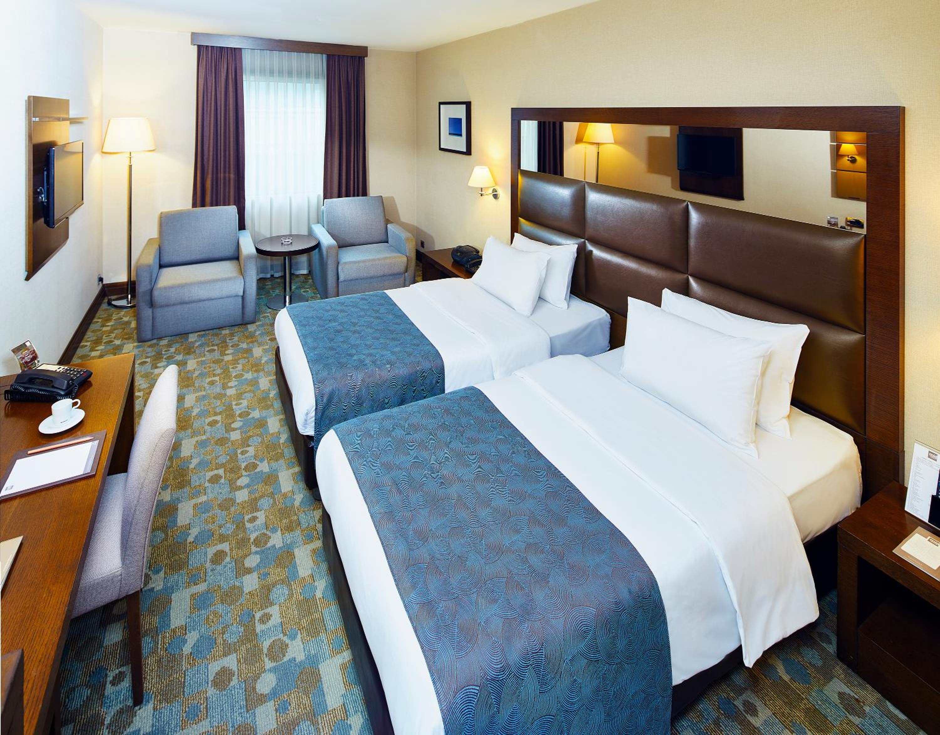 Deluxe Family Room