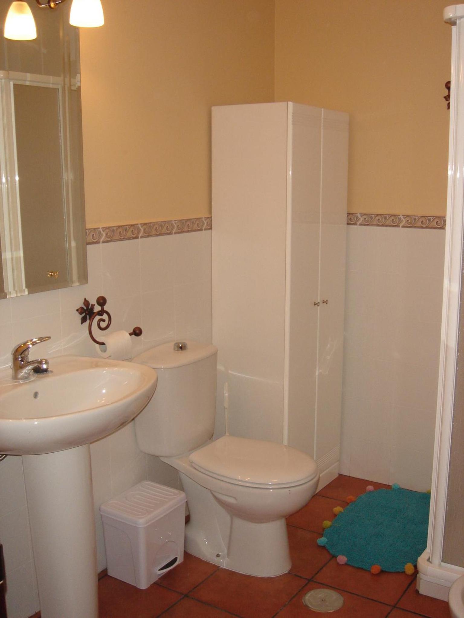 Twin Room With Private Bathroom photo 2