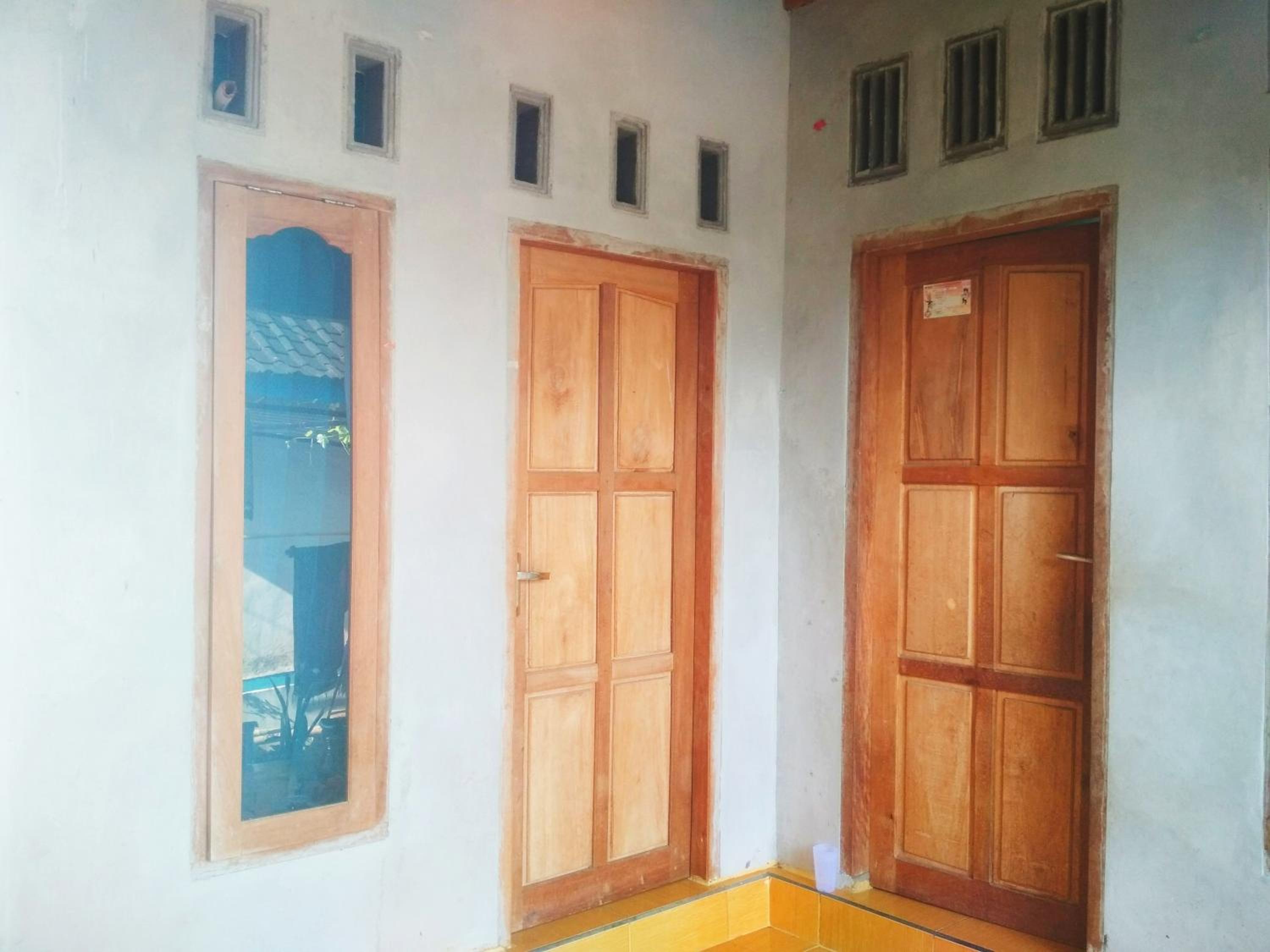 Budget Double Room - Photo 11