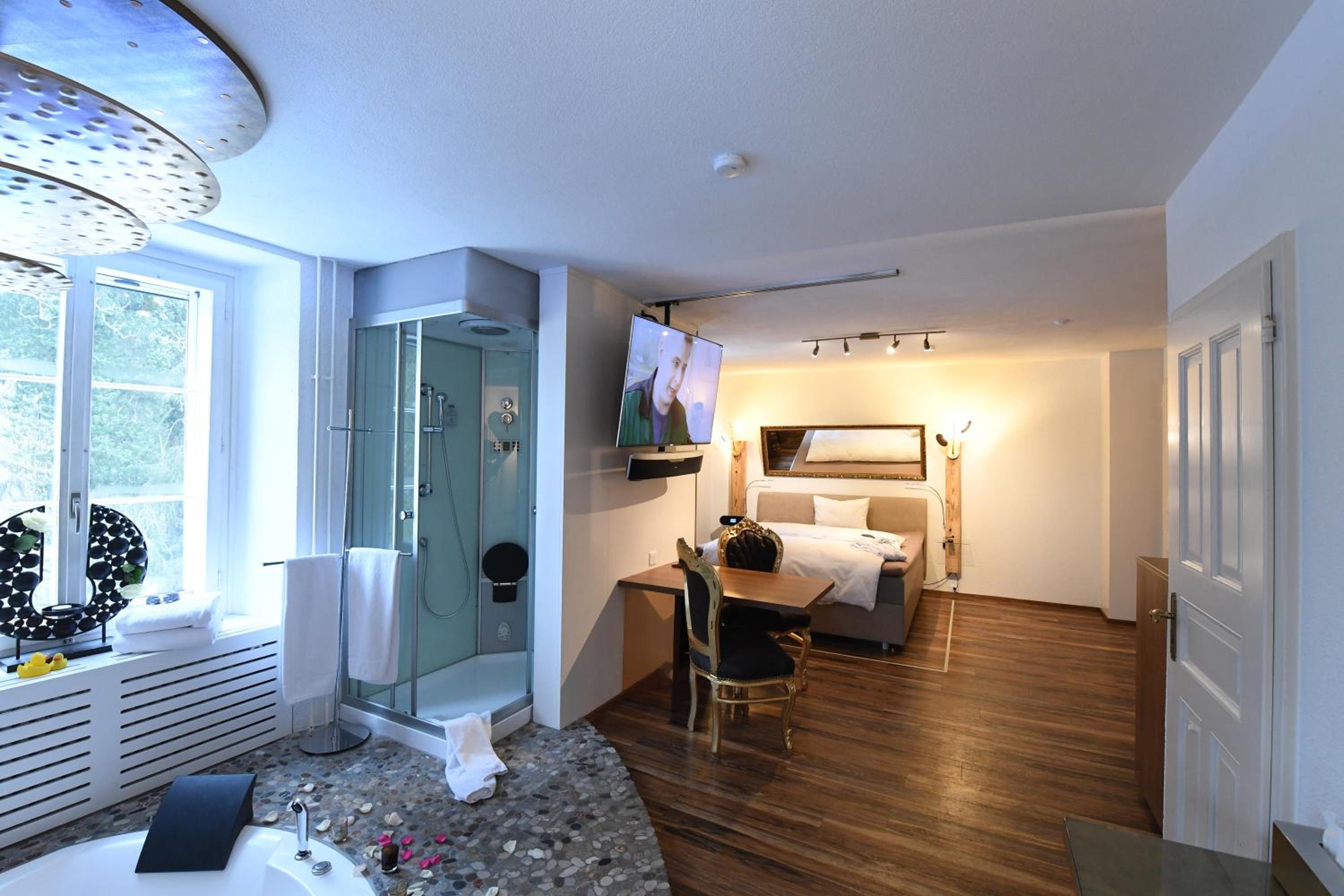 Junior Suite with Spa Water Bed and Terrace photo 3