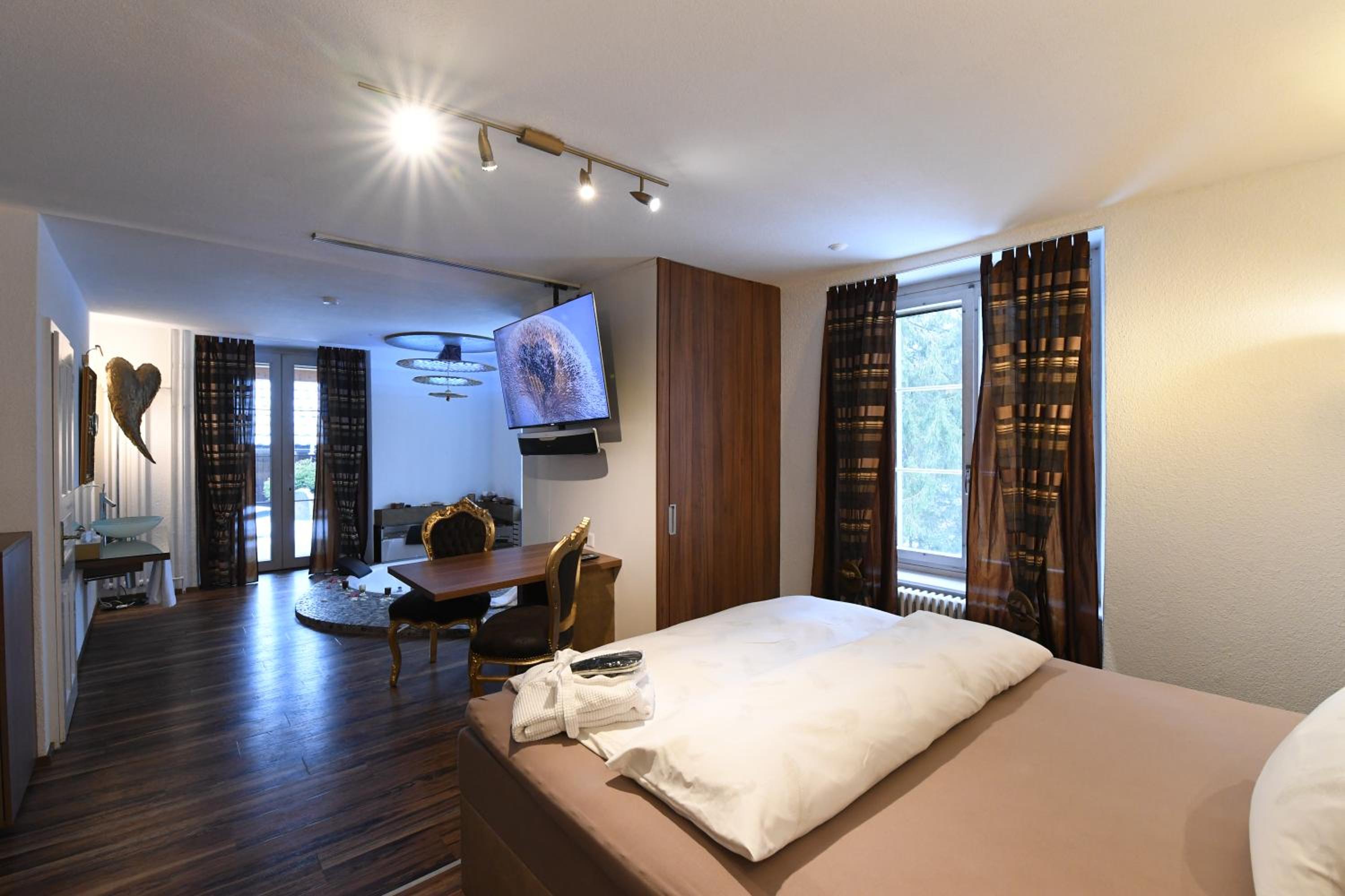 Junior Suite with Spa Water Bed and Terrace photo 2