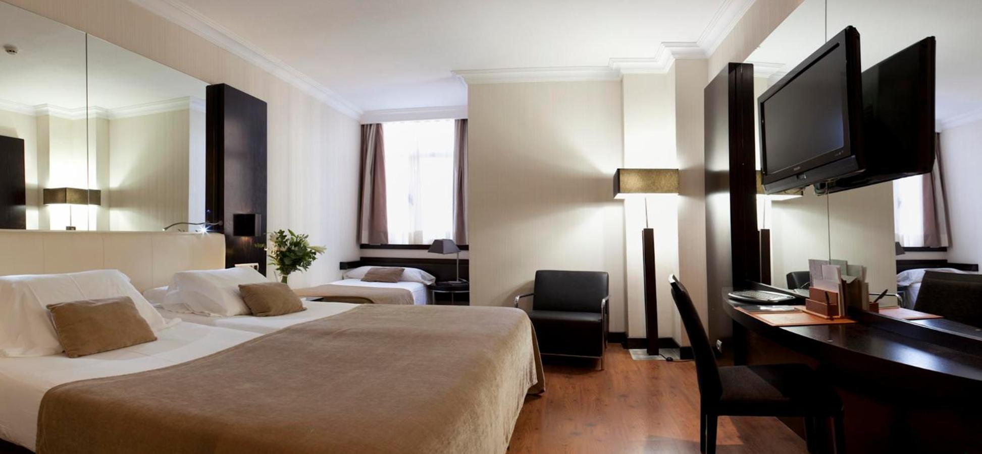 Triple Room (3 Adults) - Photo 8