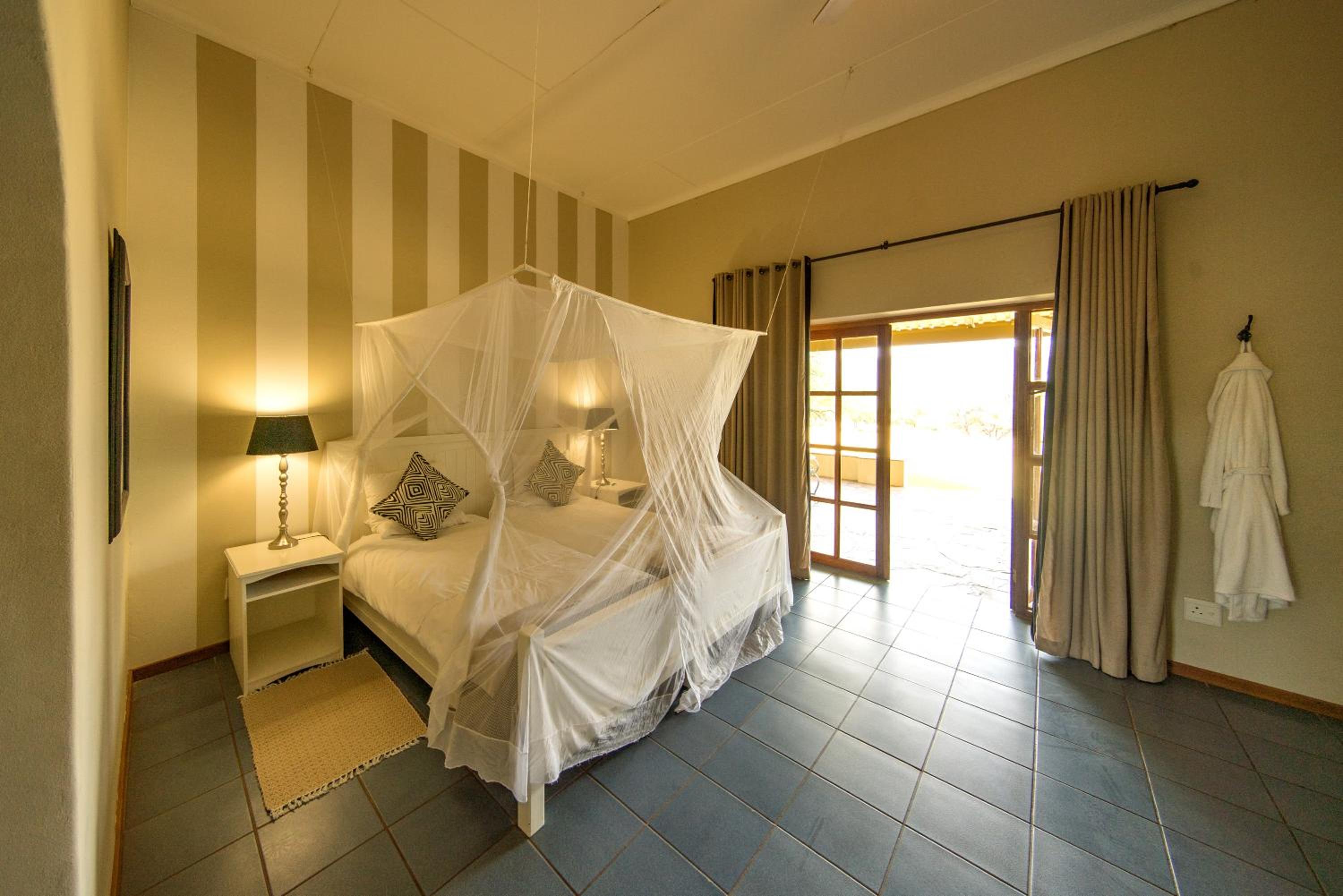 Standard Twin Room with Garden View photo 3