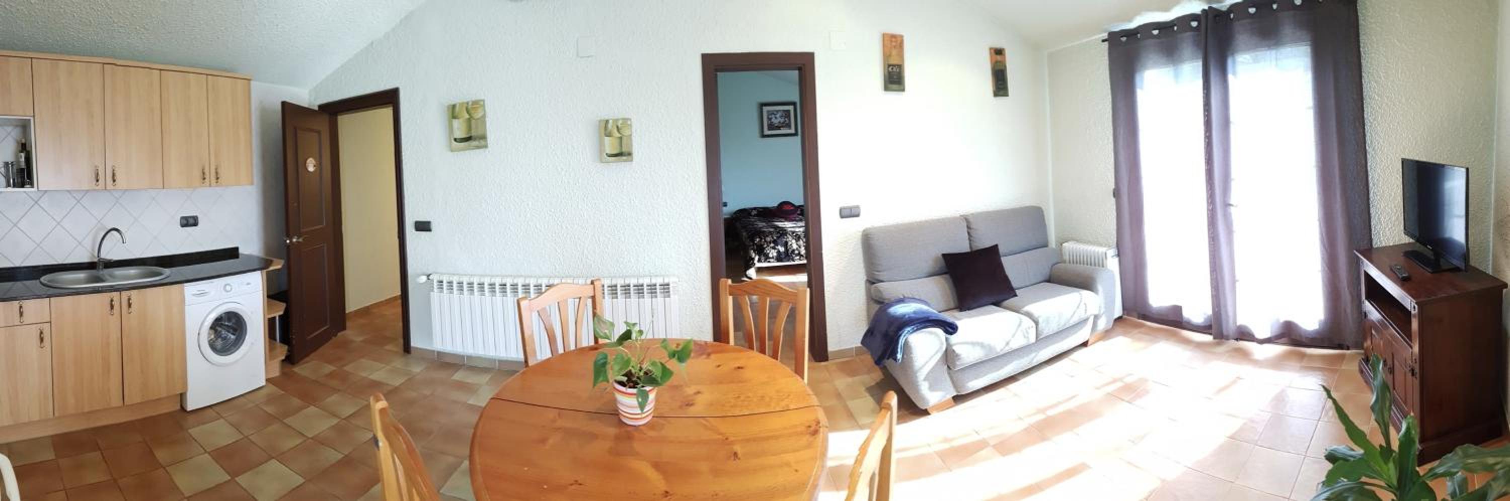 Apartamento de Dos Dormitorios con Vista a la Piscina