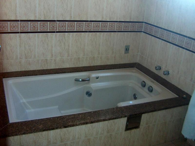 Deluxe Suite with Spa Bath photo 2