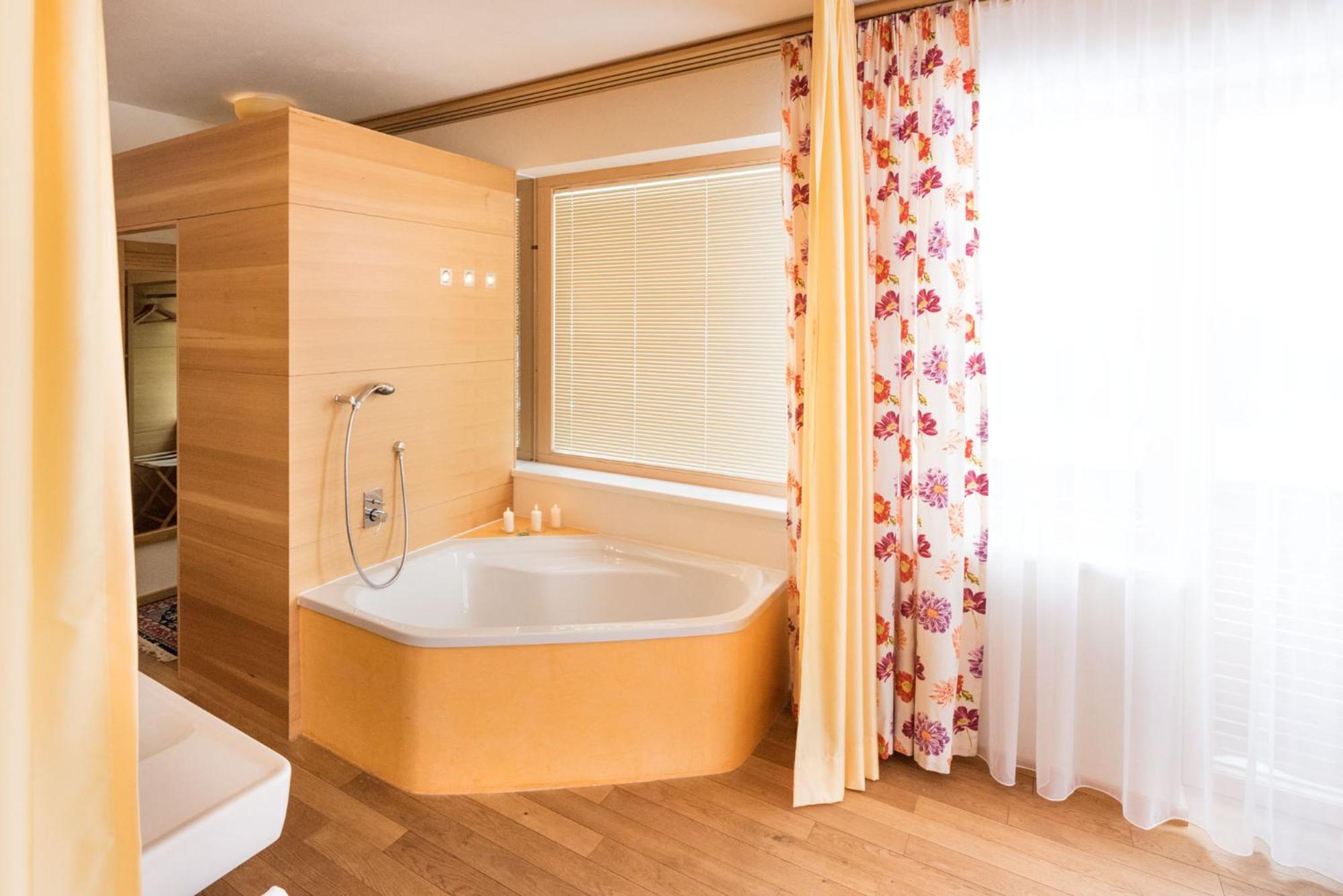 Suite with Mountain View - Photo 7