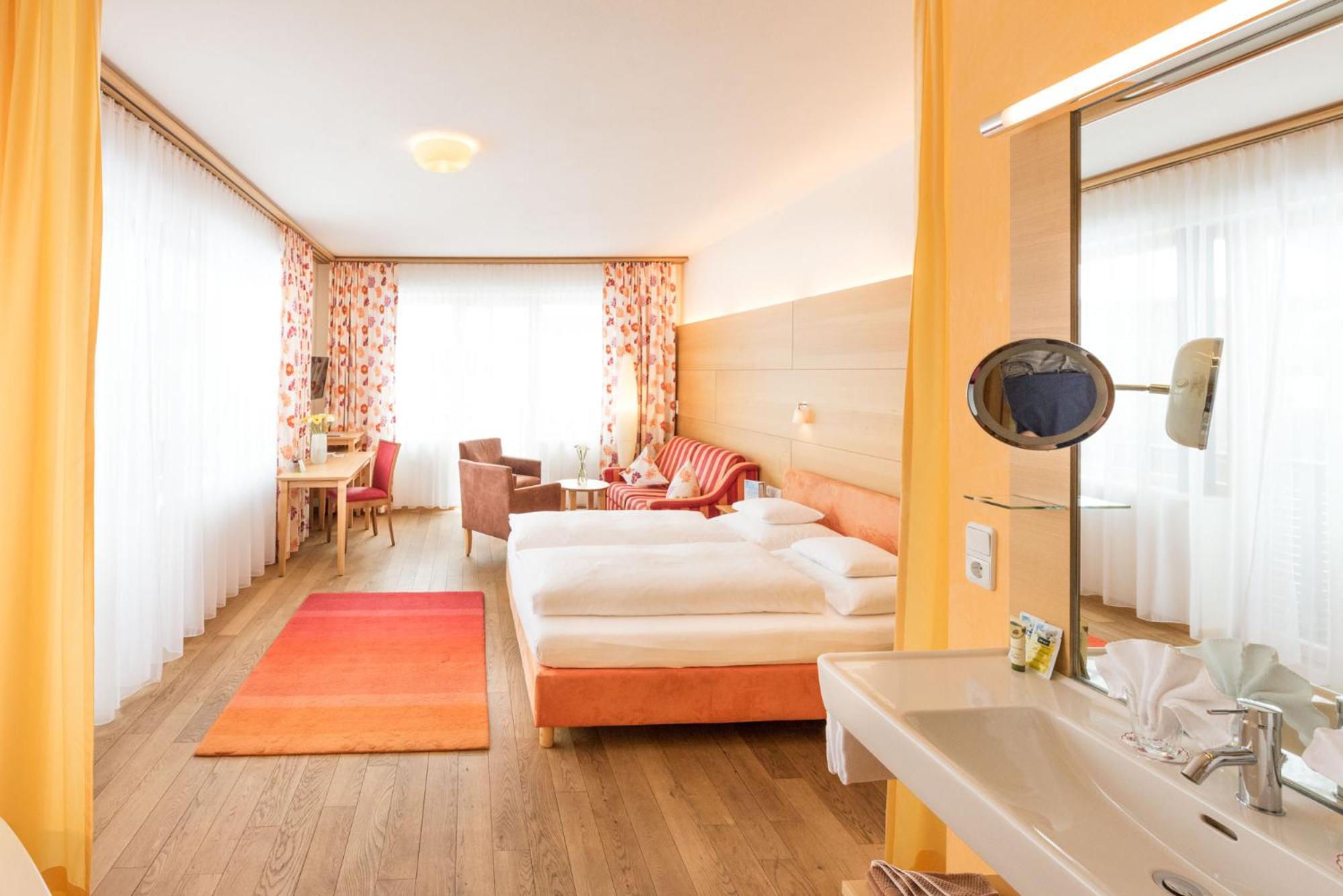 Suite with Mountain View - Photo 5