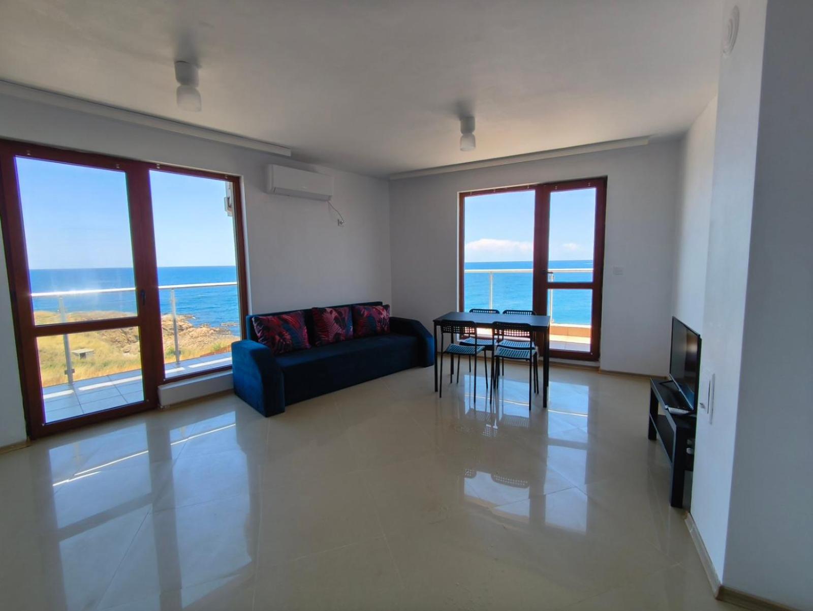 Apartment with Sea View photo 2
