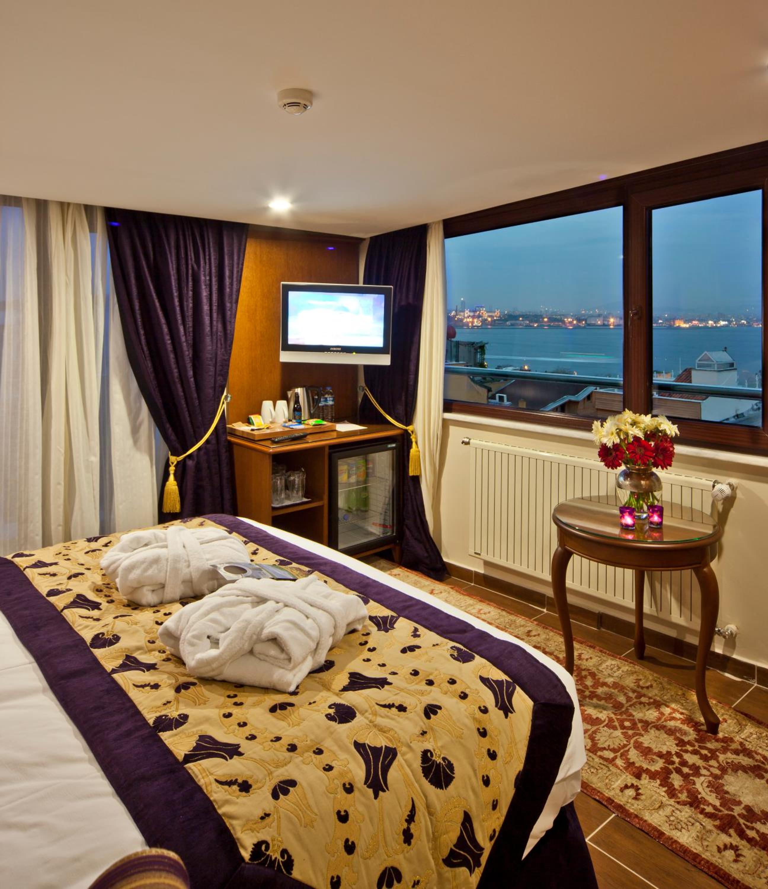 Executive Room with Balcony, Sea view or Hagia Sophia view photo 1