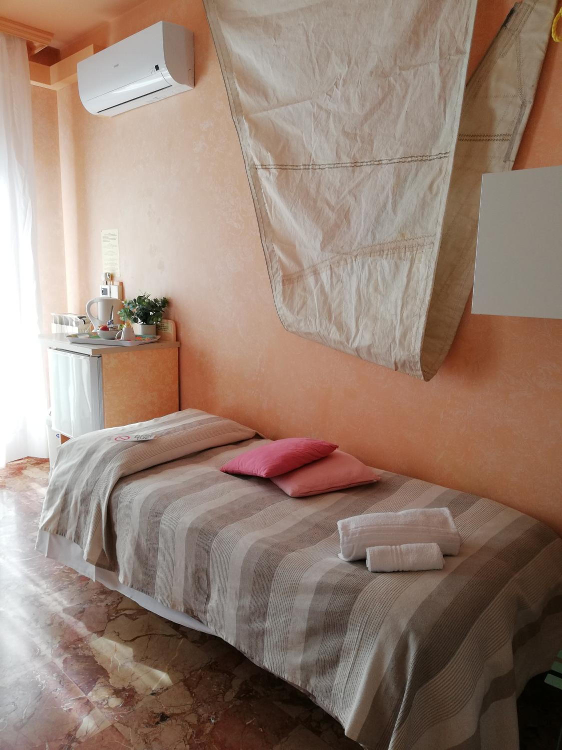 Bed in 3-Bed Mixed Dormitory Room photo 2