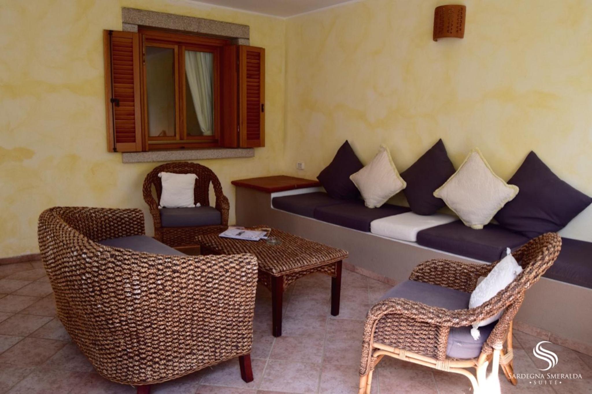 Deluxe One-Bedroom Apartment