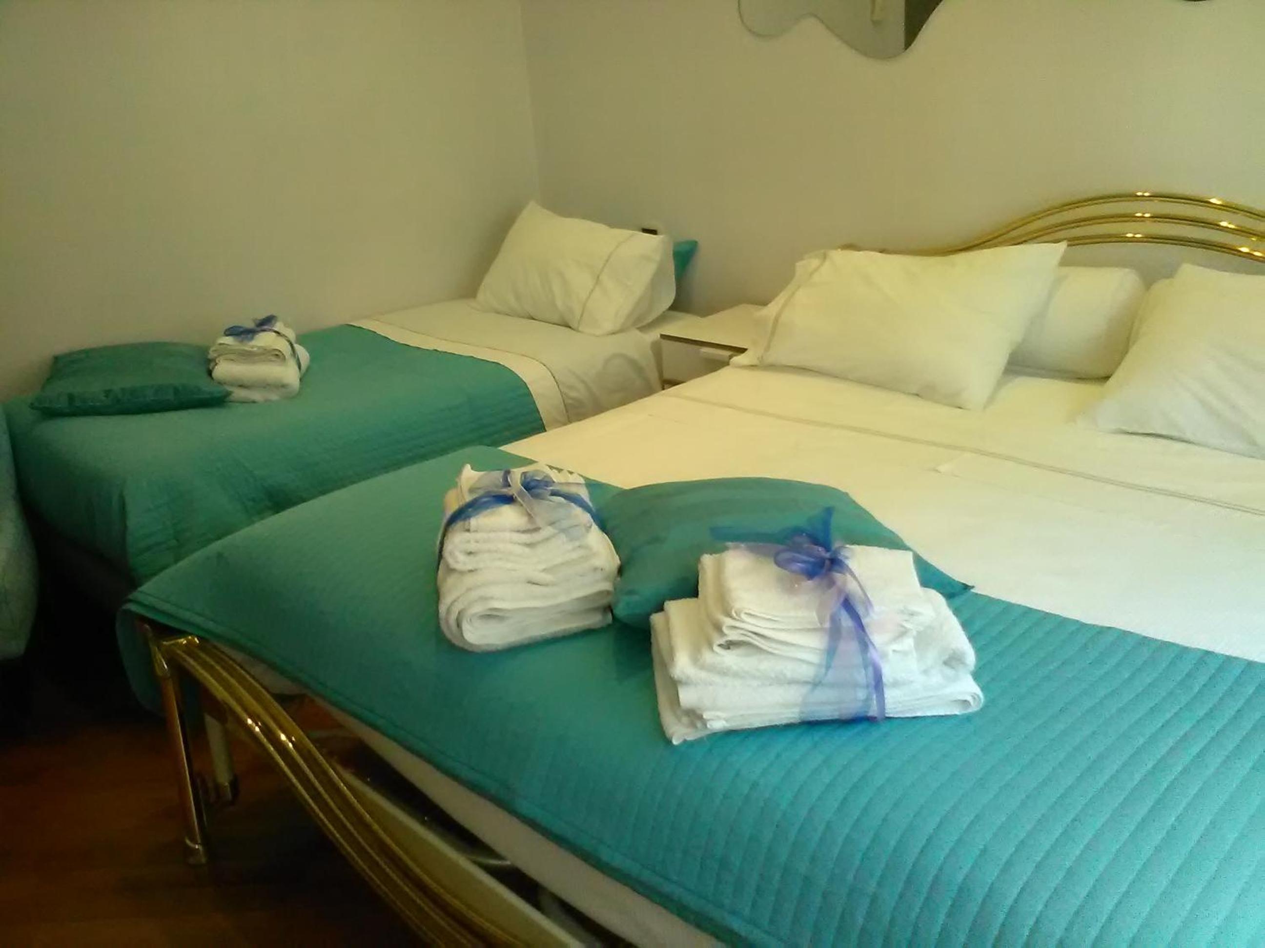 Deluxe Triple Room with Lateral Sea View - Photo 1