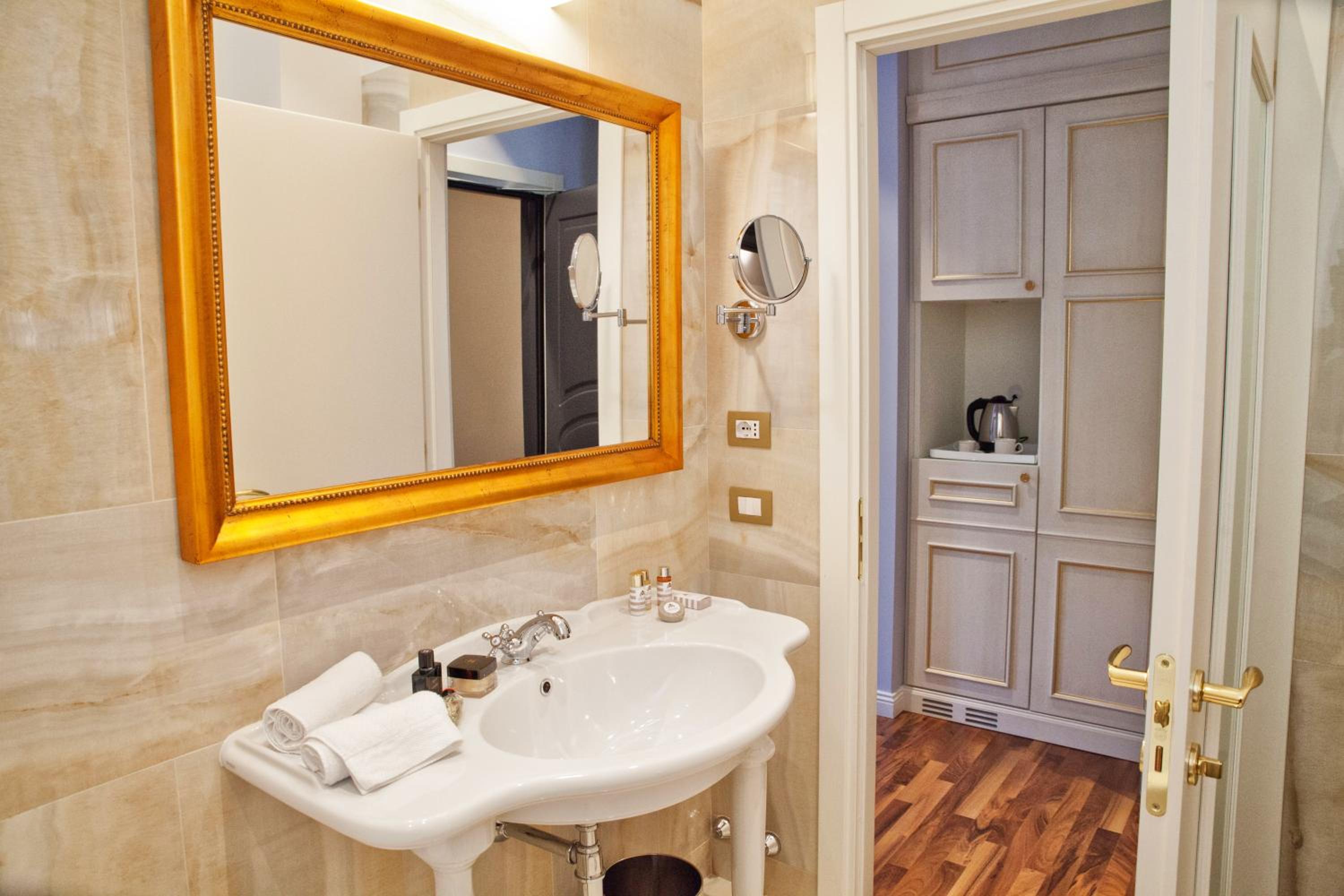 Superior Double Room with Spa Access - Photo 2