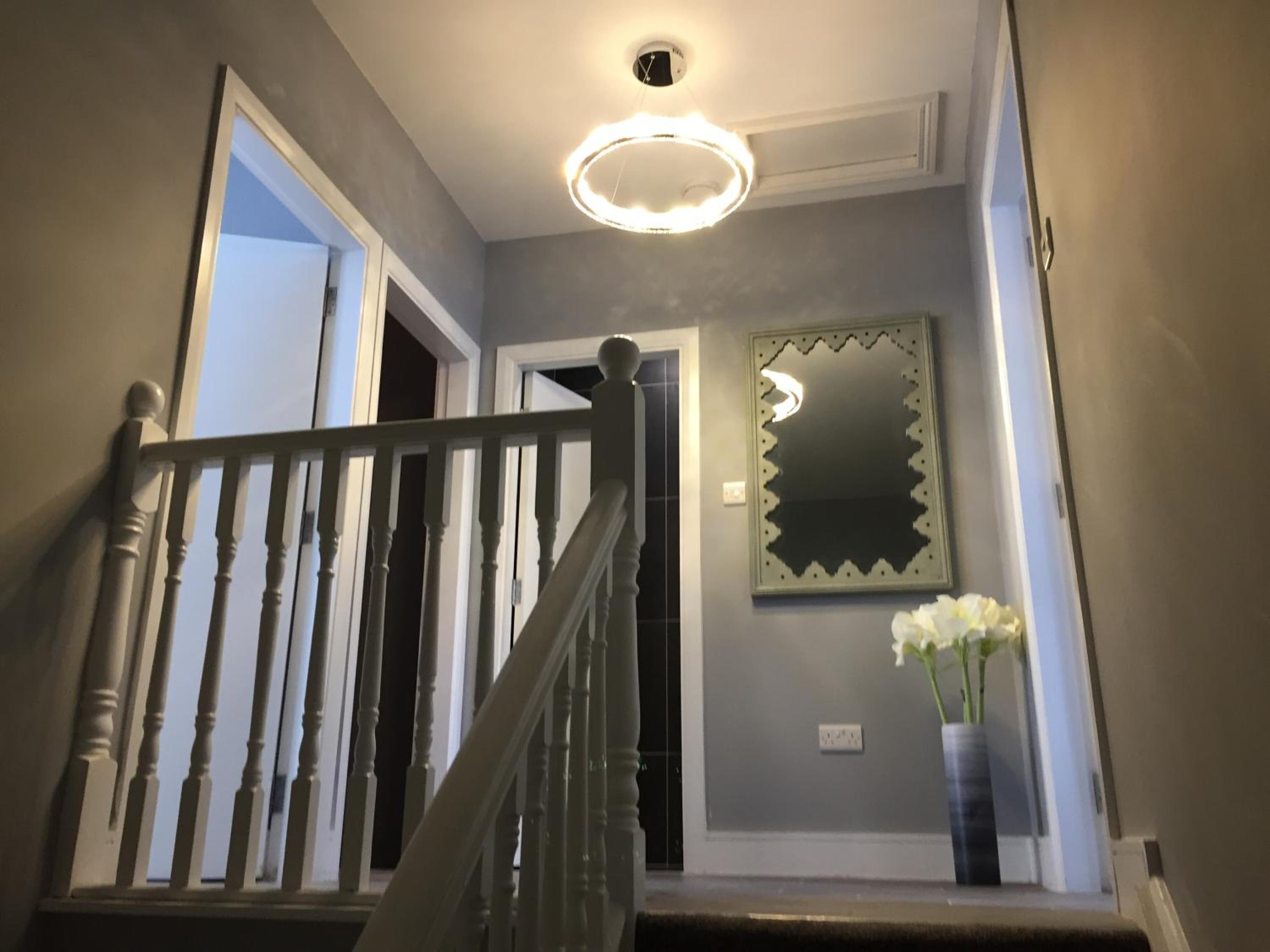 Six-Bedroom House - Photo 15