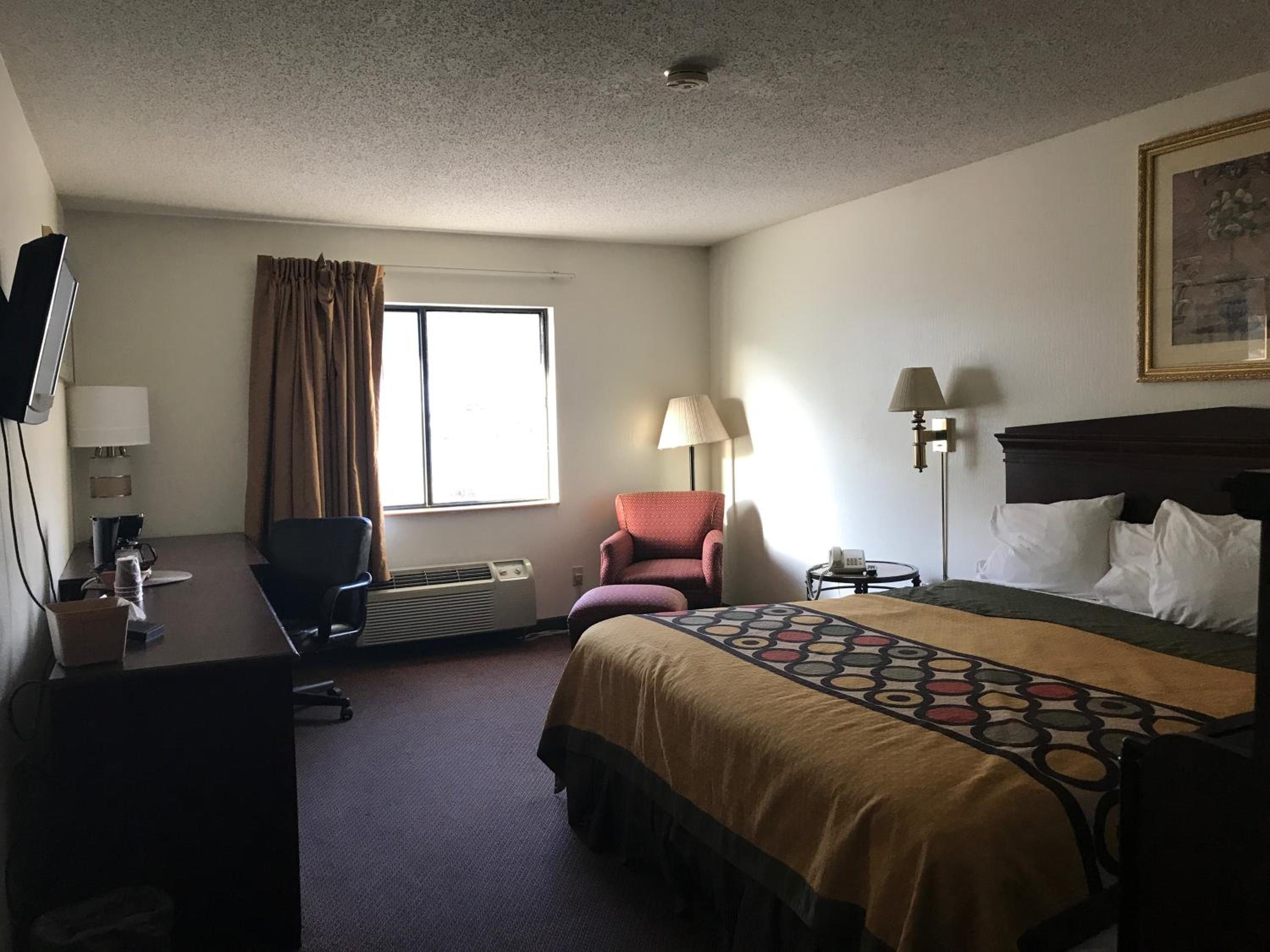 King Room - Non-Smoking - Photo 1