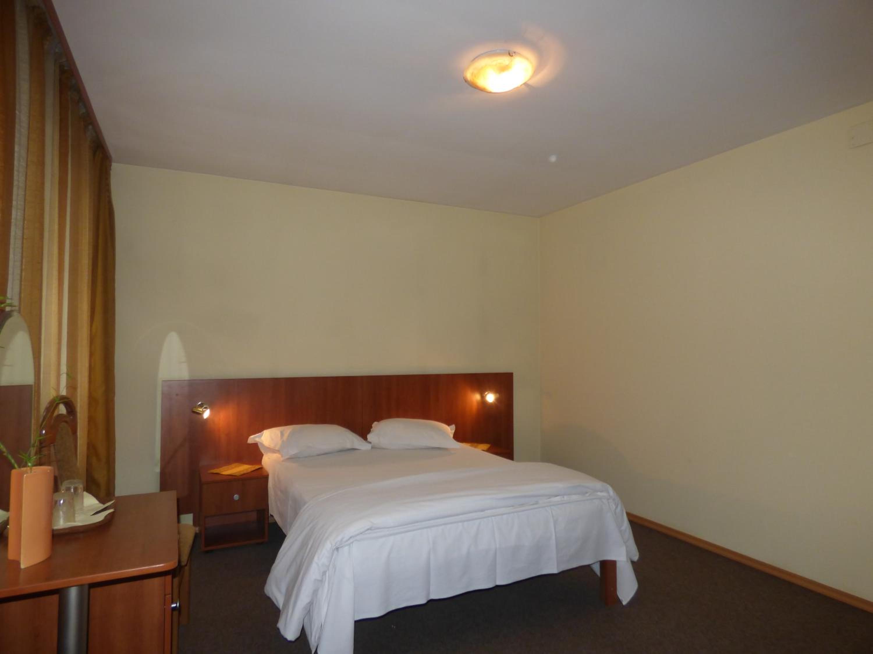 Double Room - Photo 2