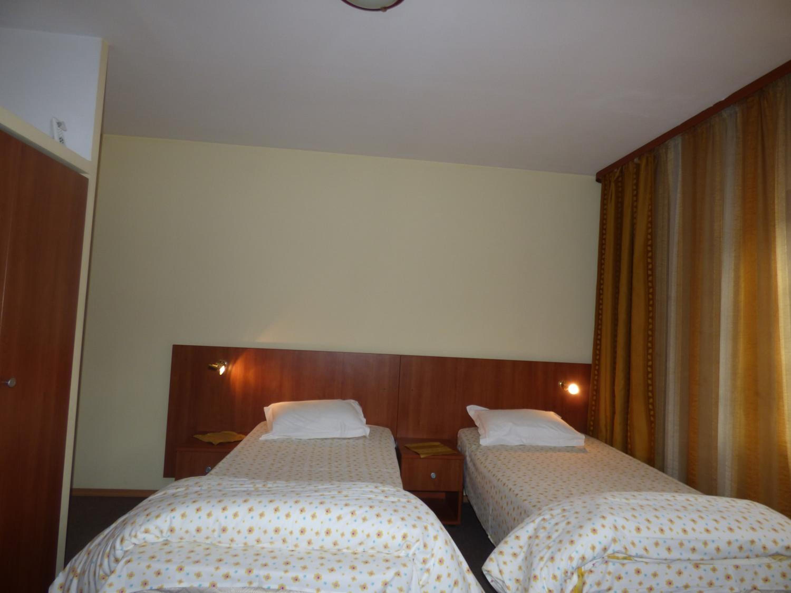 Double or Twin Room - Photo 6