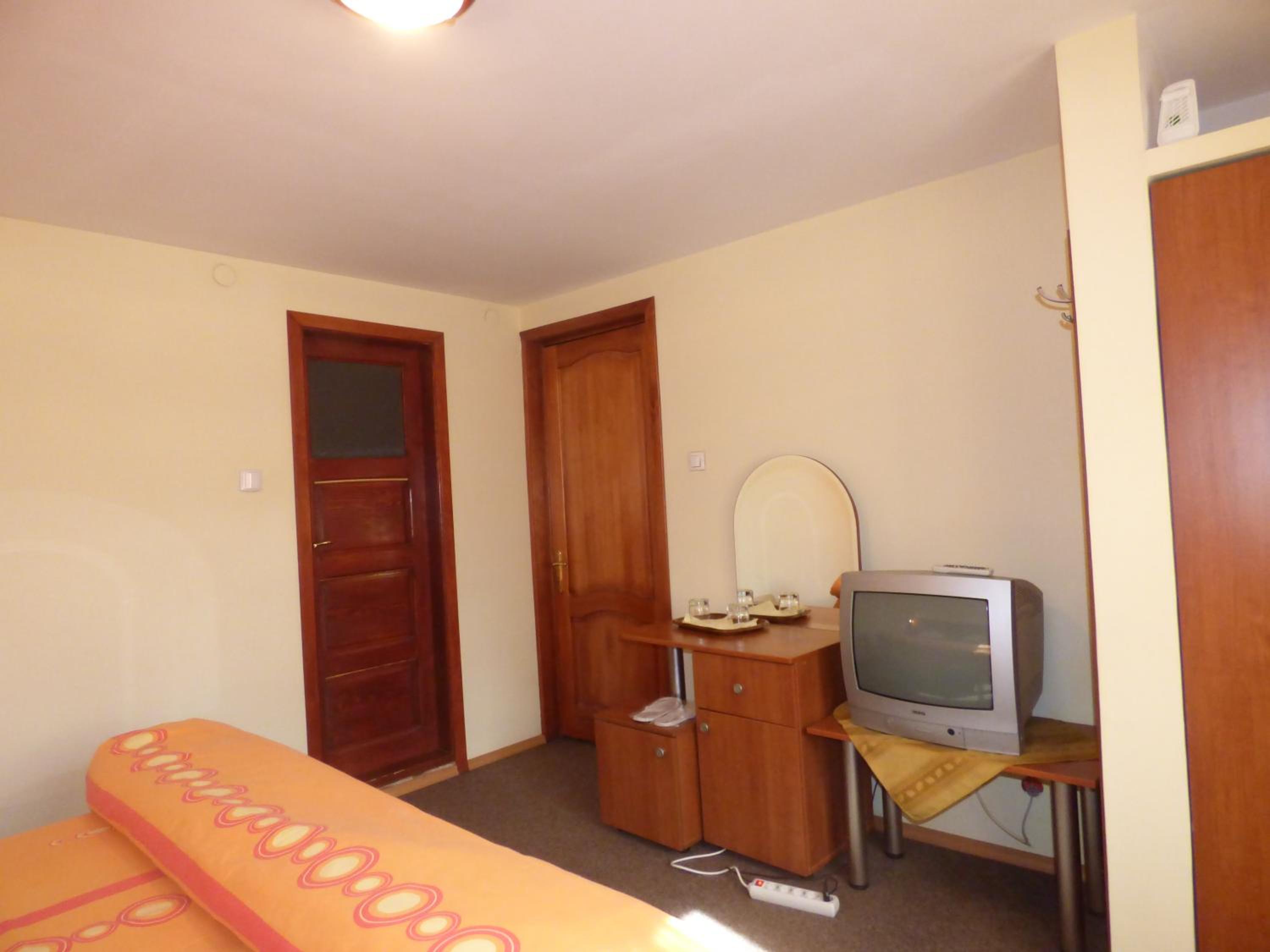 Double or Twin Room - Photo 2