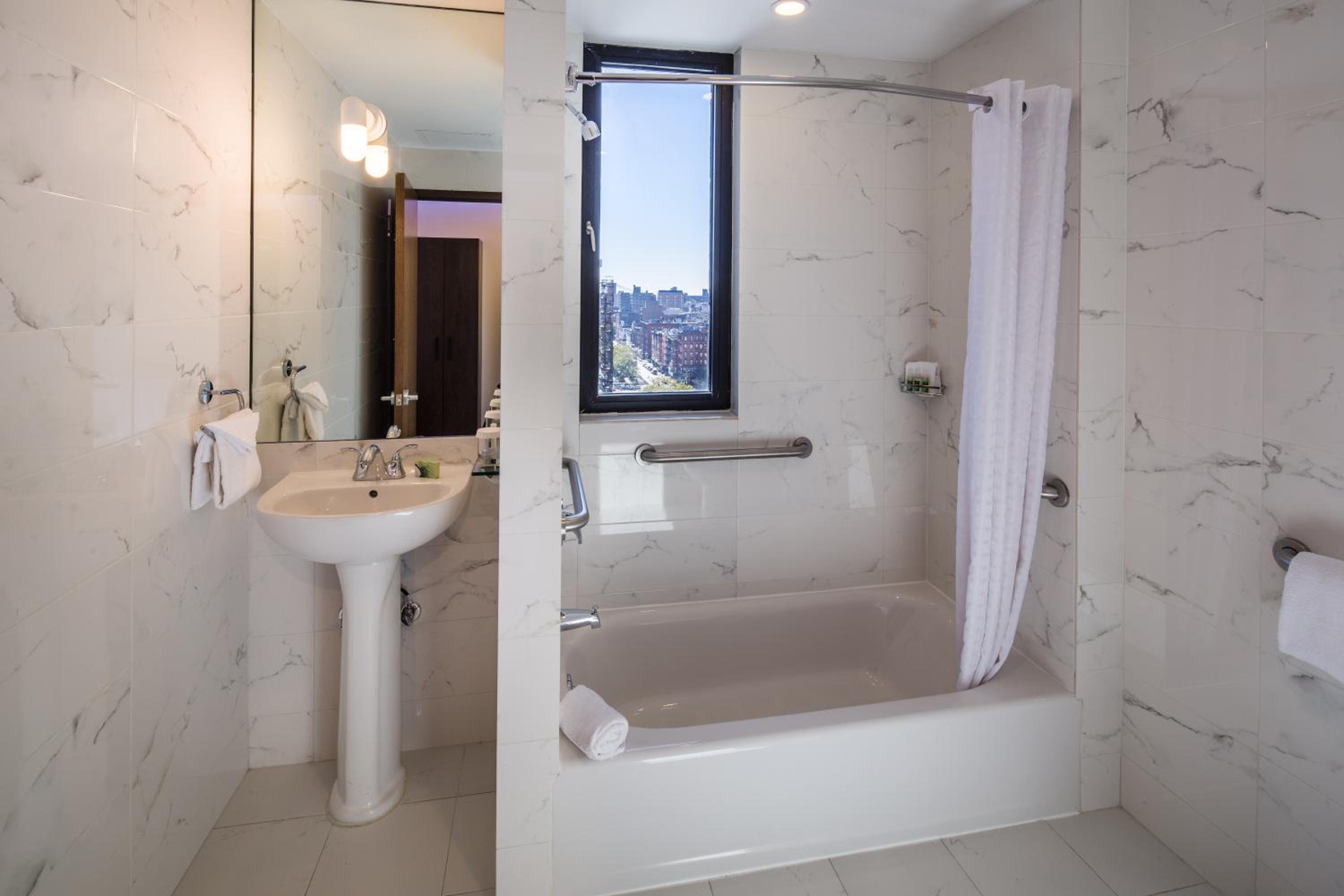Premier Queen City View photo 3