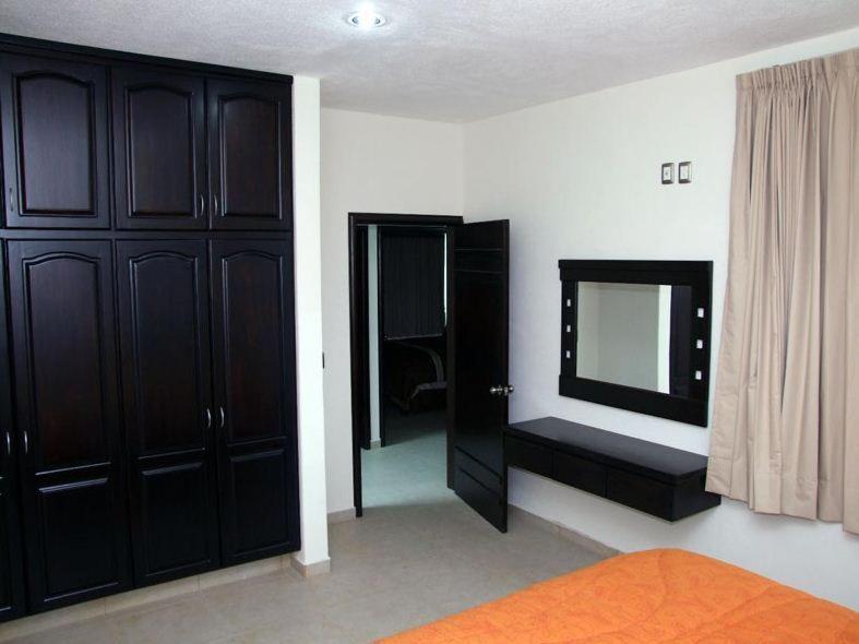 Three-Bedroom Apartment - Photo 15