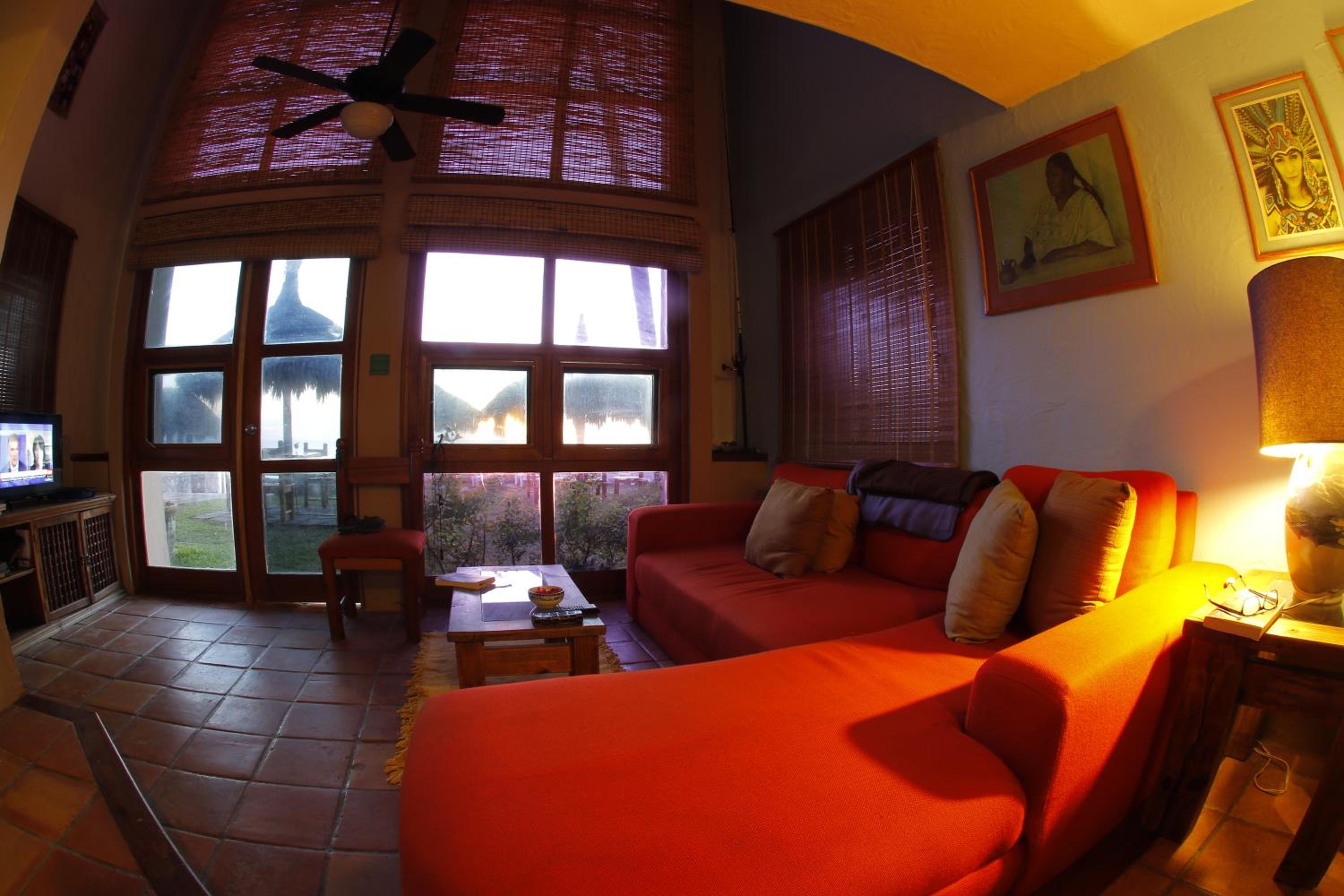 Family Room with Sea View - Photo 17