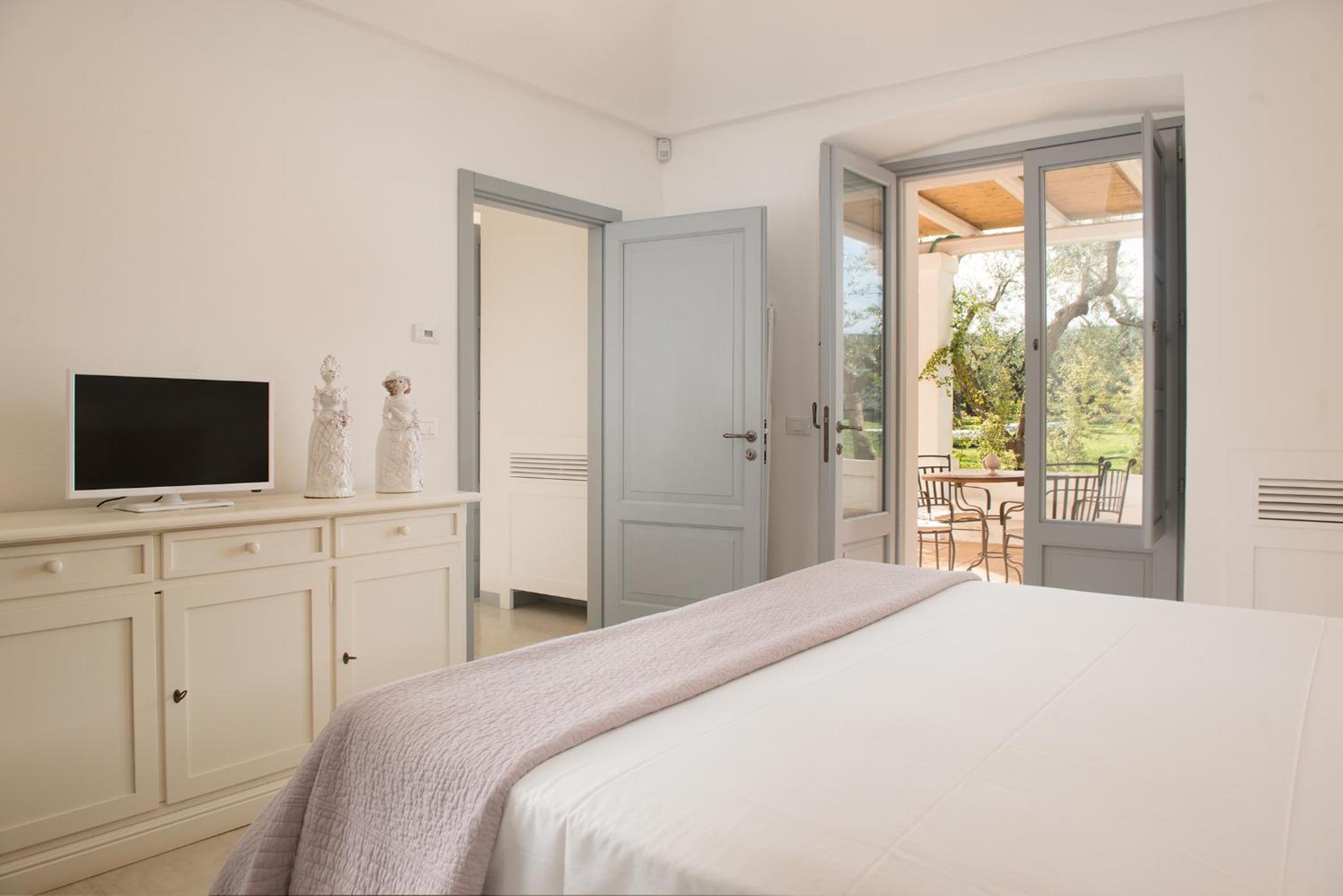 Deluxe Room (2 Adults + 1 Child) photo 1