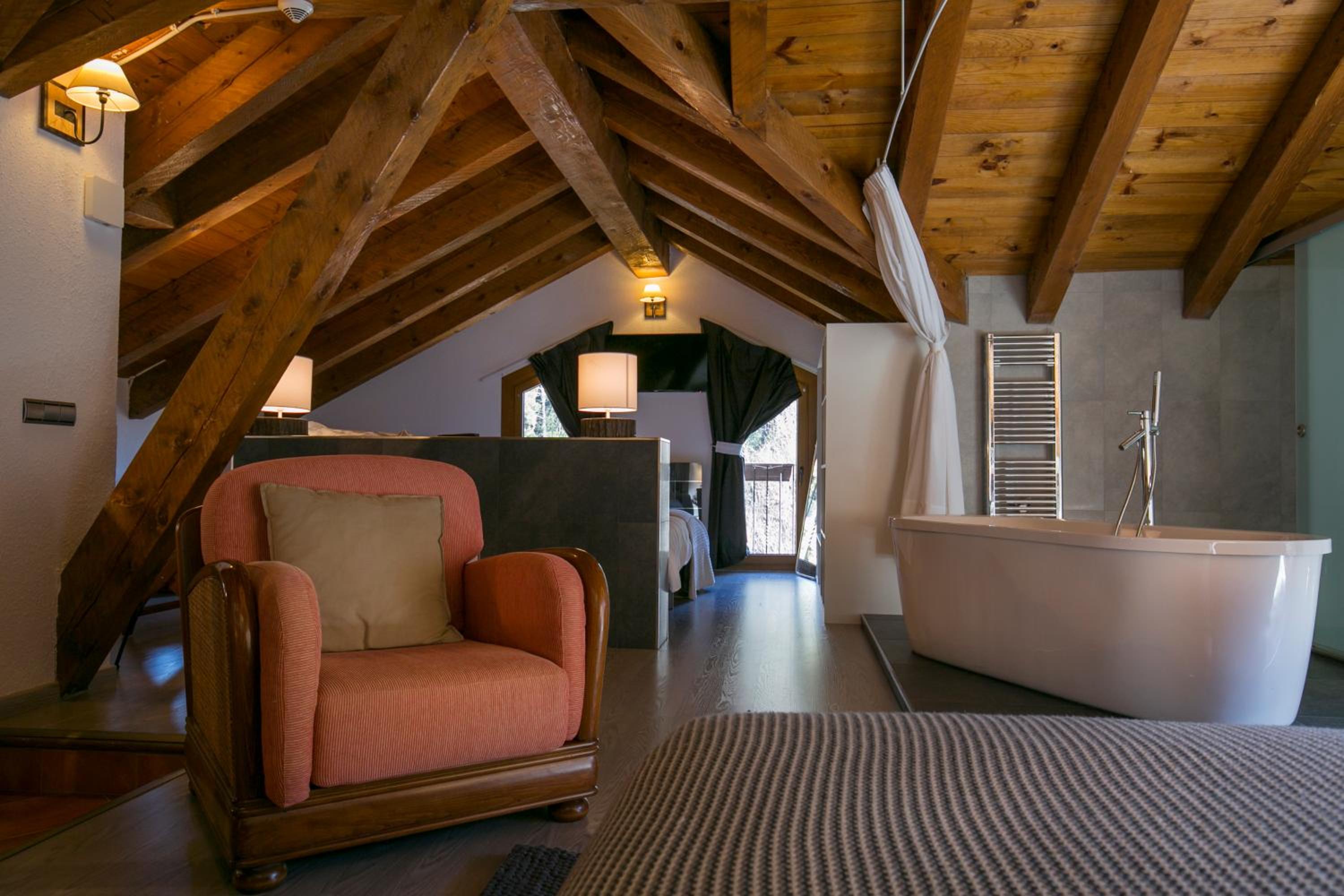 Deluxe King Suite photo 2