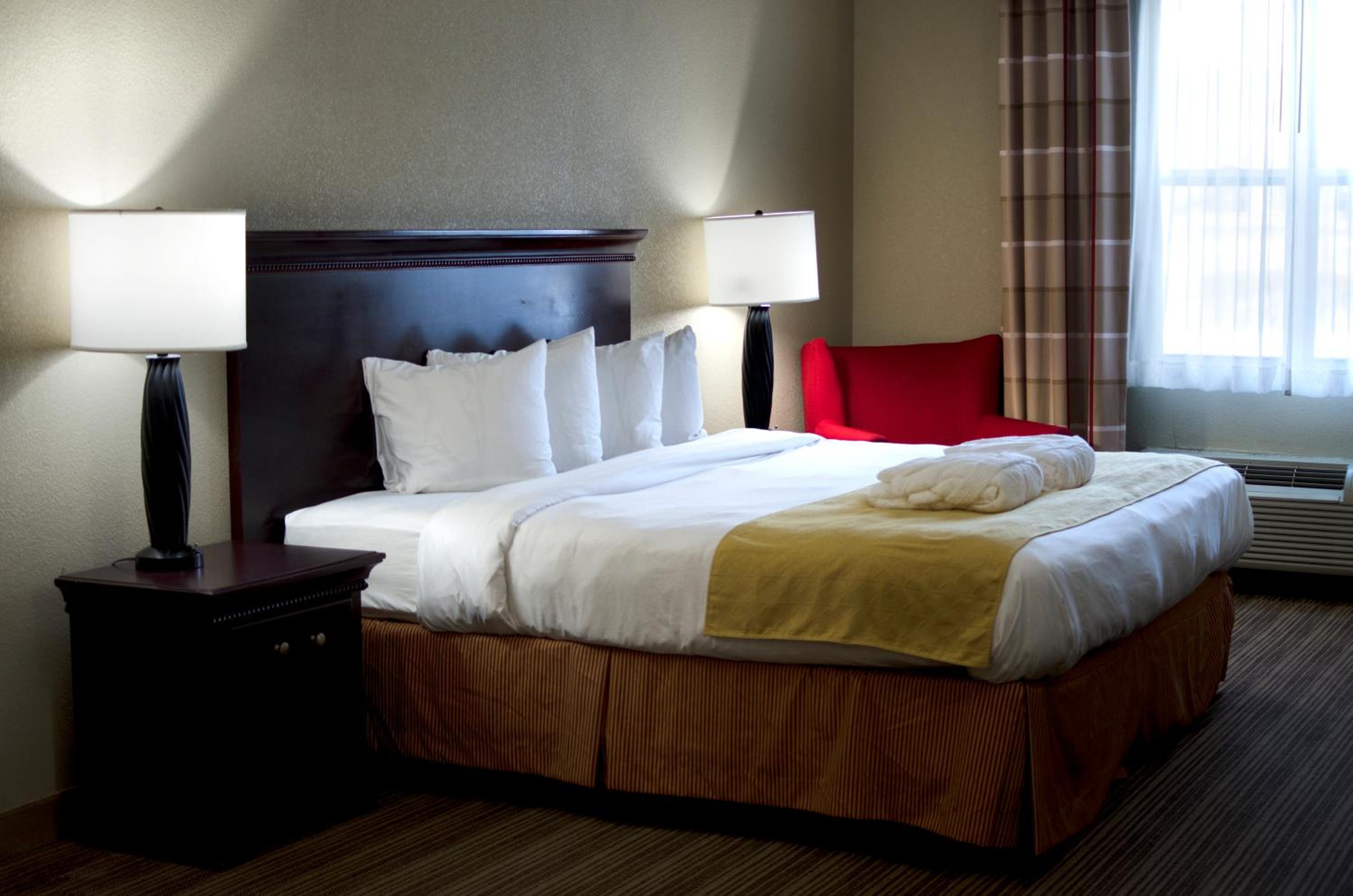 King Suite with Whirlpool - Photo 1