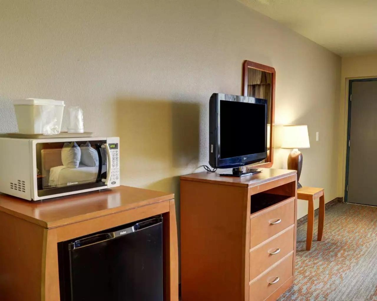 King Room - Non-Smoking - Photo 2