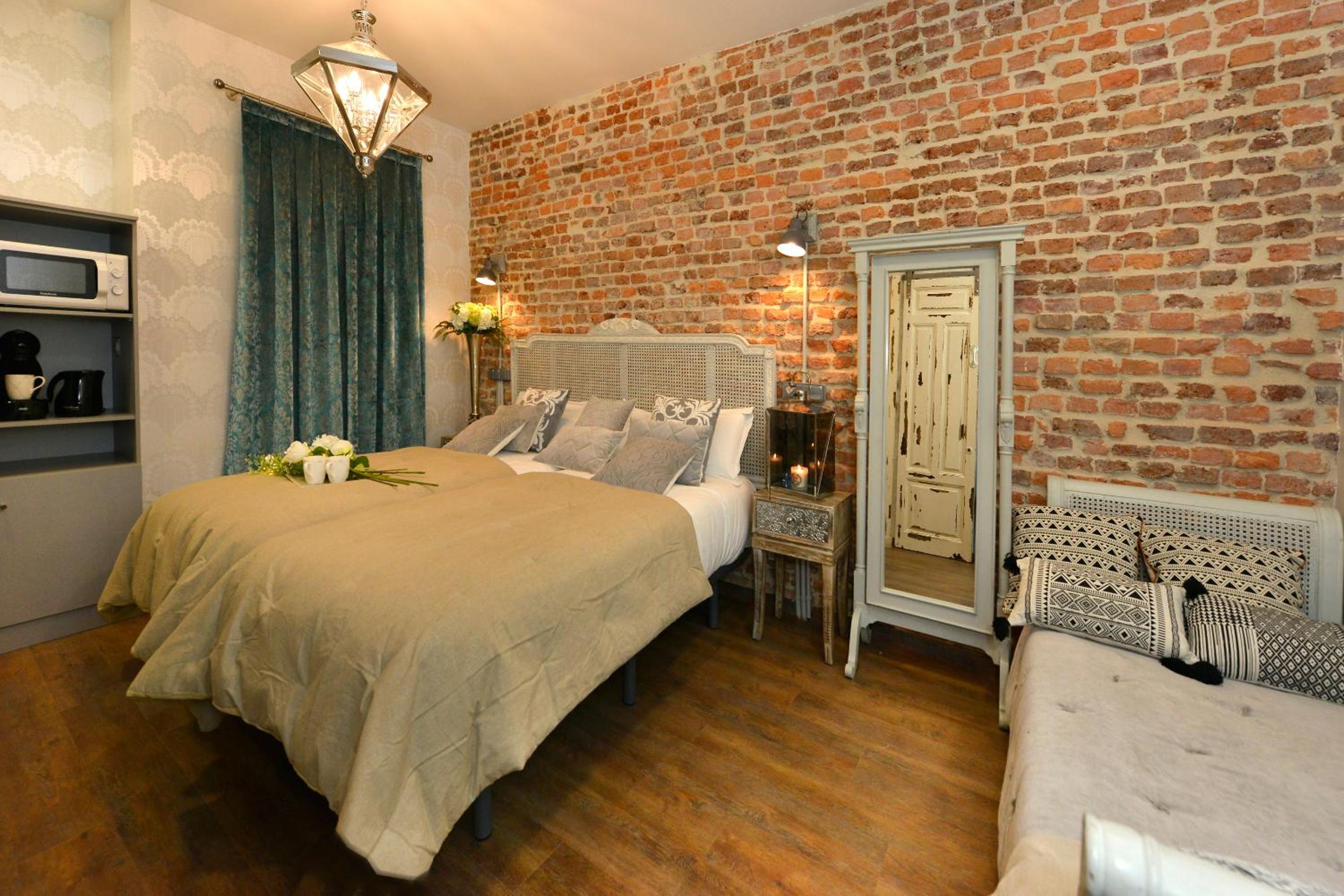 Standard Room with Extra Bed (3 Adults) - Photo 4